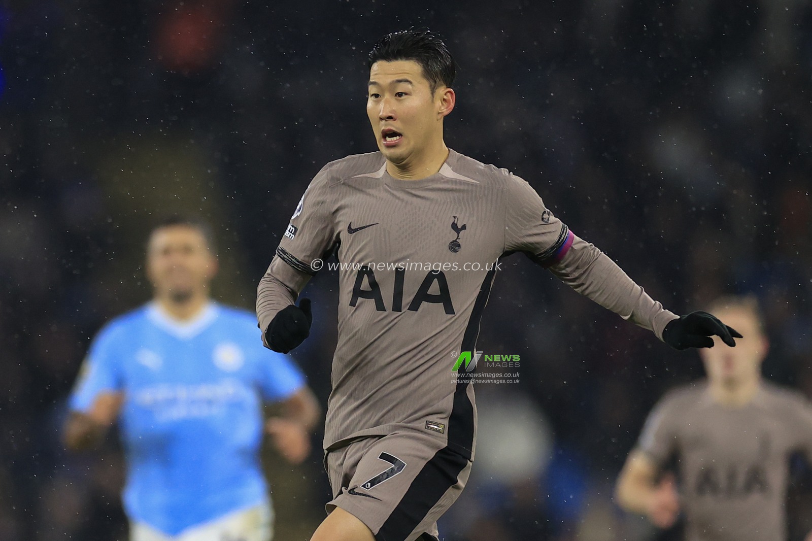 Son Heung-Min #7 of Tottenham Hotspur during the Premier League match Manchester City vs Tottenham Hotspur at Etihad Stadium, Manchester, United Kingdom, 3rd December 2023

(Photo by Conor Molloy/News Images)