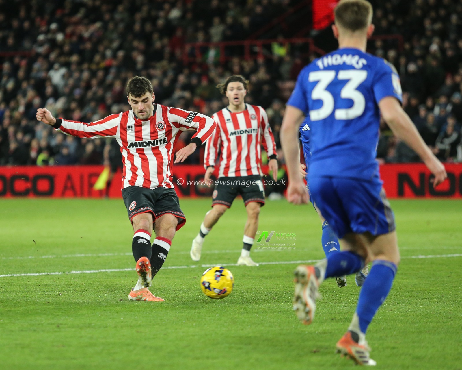 Thomas Cannon of Sheffield United scores to make it 2-0 during the Sky Bet Championship match Sheffield United vs Leicester City at Bramall Lane, Sheffield, United Kingdom, 1st January 2026

(Photo by Richard Bierton/News Images)

*** GER AUT SUI OUT ***