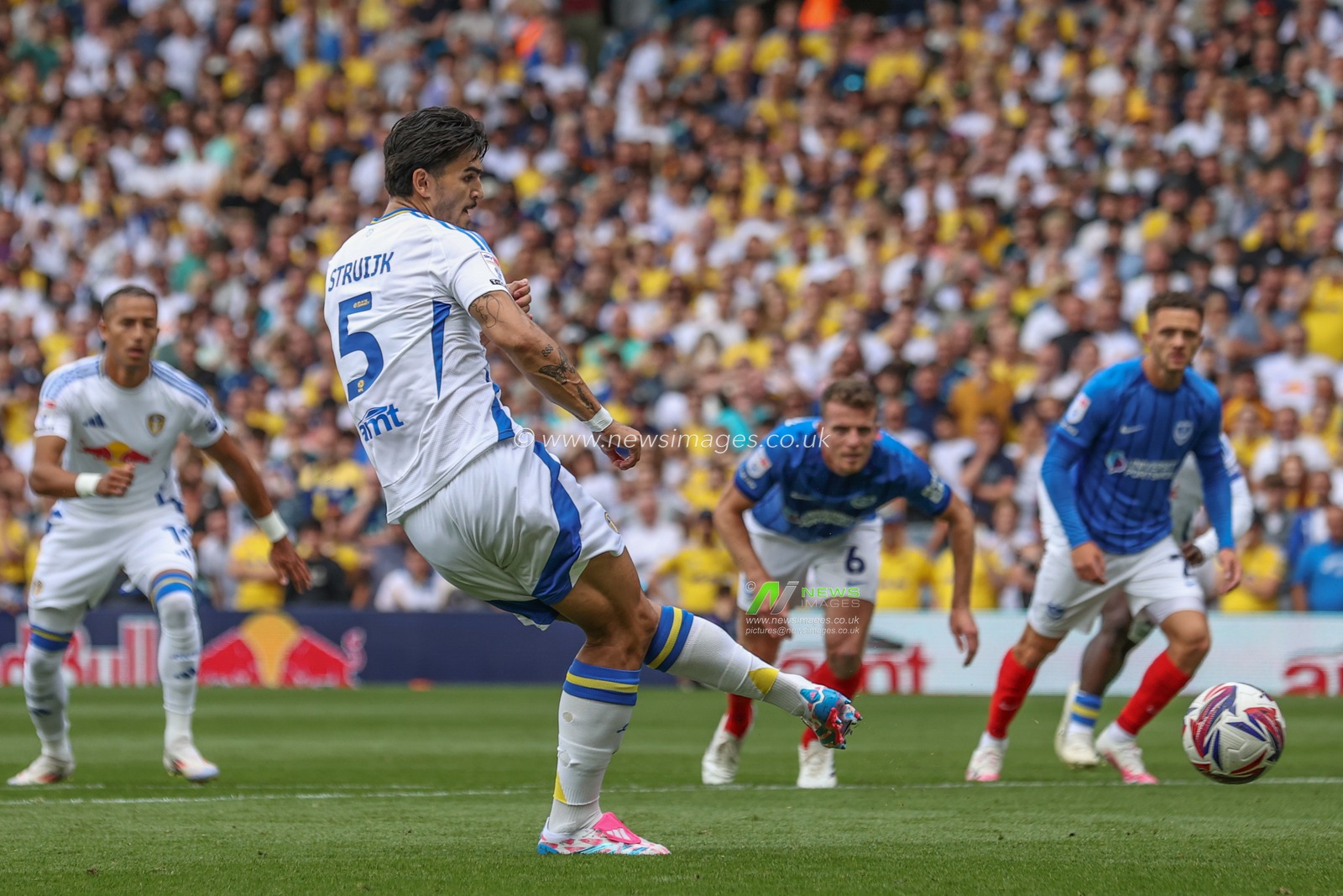 Pascal Struijk of Leeds United scores a penalty to make it 1-0 during the Sky Bet Championship match Leeds United vs Portsmouth at Elland Road, Leeds, United Kingdom, 10th August 2024

(Photo by Mark Cosgrove/News Images)