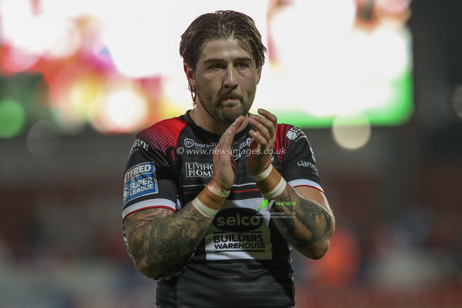 Joe Shorrocks of Salford Red Devils applauds the travelling fans after the game during the Betfred Super League Round 24 match Hull KR vs Salford Red Devils at Sewell Group Craven Park, Kingston upon Hull, United Kingdom, 30th August 2024

(Photo by Alfie Cosgrove/News Images)