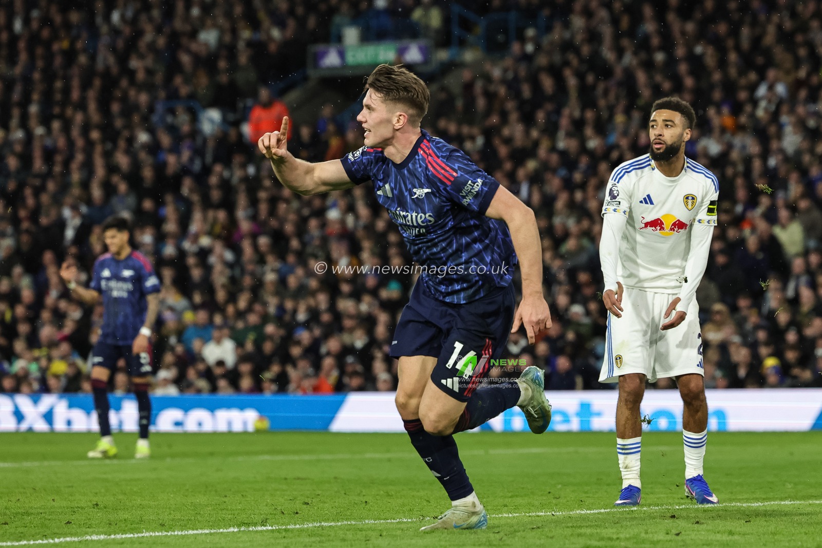 Viktor Gyokeres of Arsenal celebrates his goal to make it 0-3 during the Premier League match Leeds United vs Arsenal at Elland Road, Leeds, United Kingdom, 31st January 2026

(Photo by Mark Cosgrove/News Images)