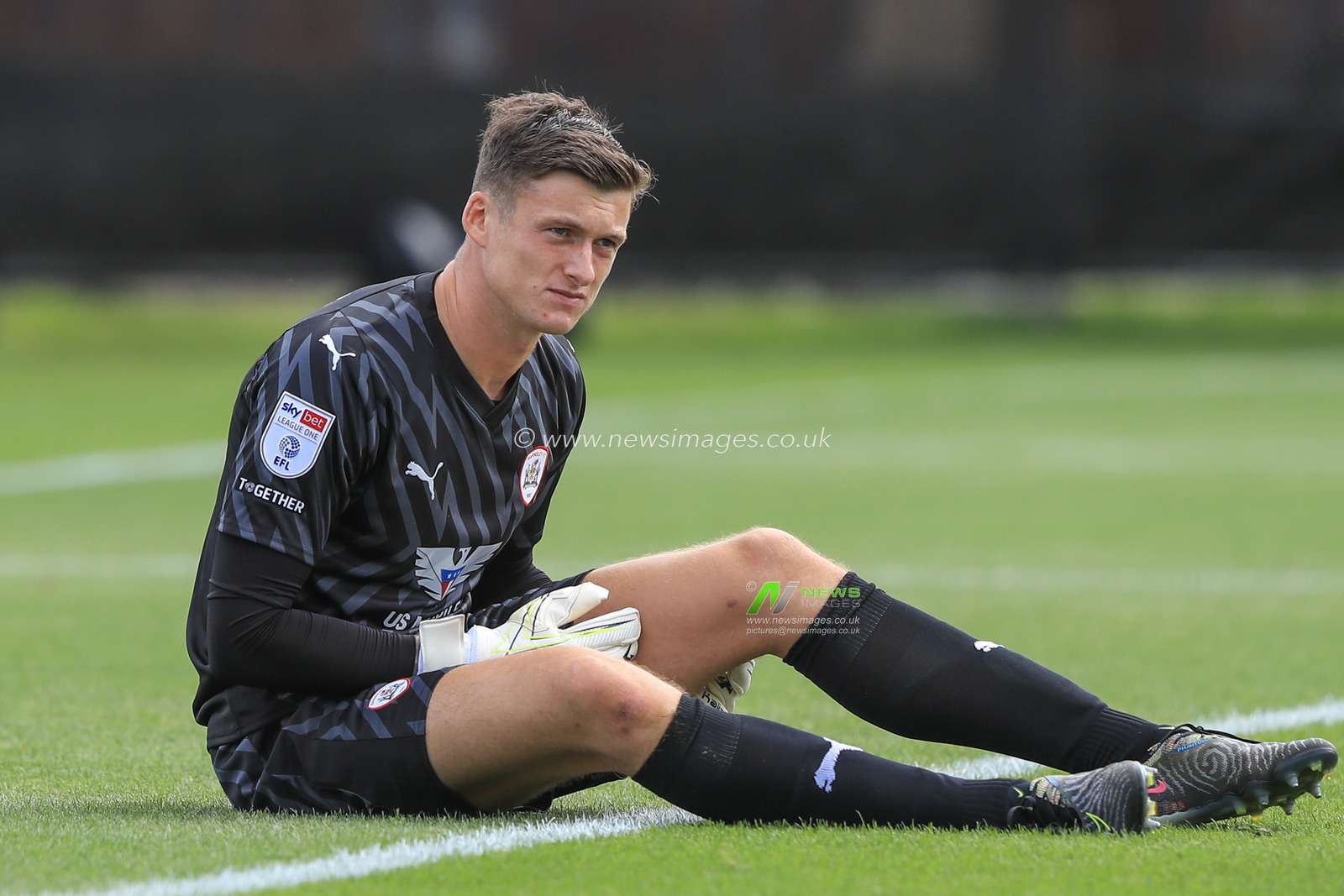 Liam Roberts #1 of Barnsley injures his leg during the Sky Bet League 1 match Bristol Rovers vs Barnsley at Memorial Stadium, Bristol, United Kingdom, 12th August 2023

(Photo by Alfie Cosgrove/News Images)