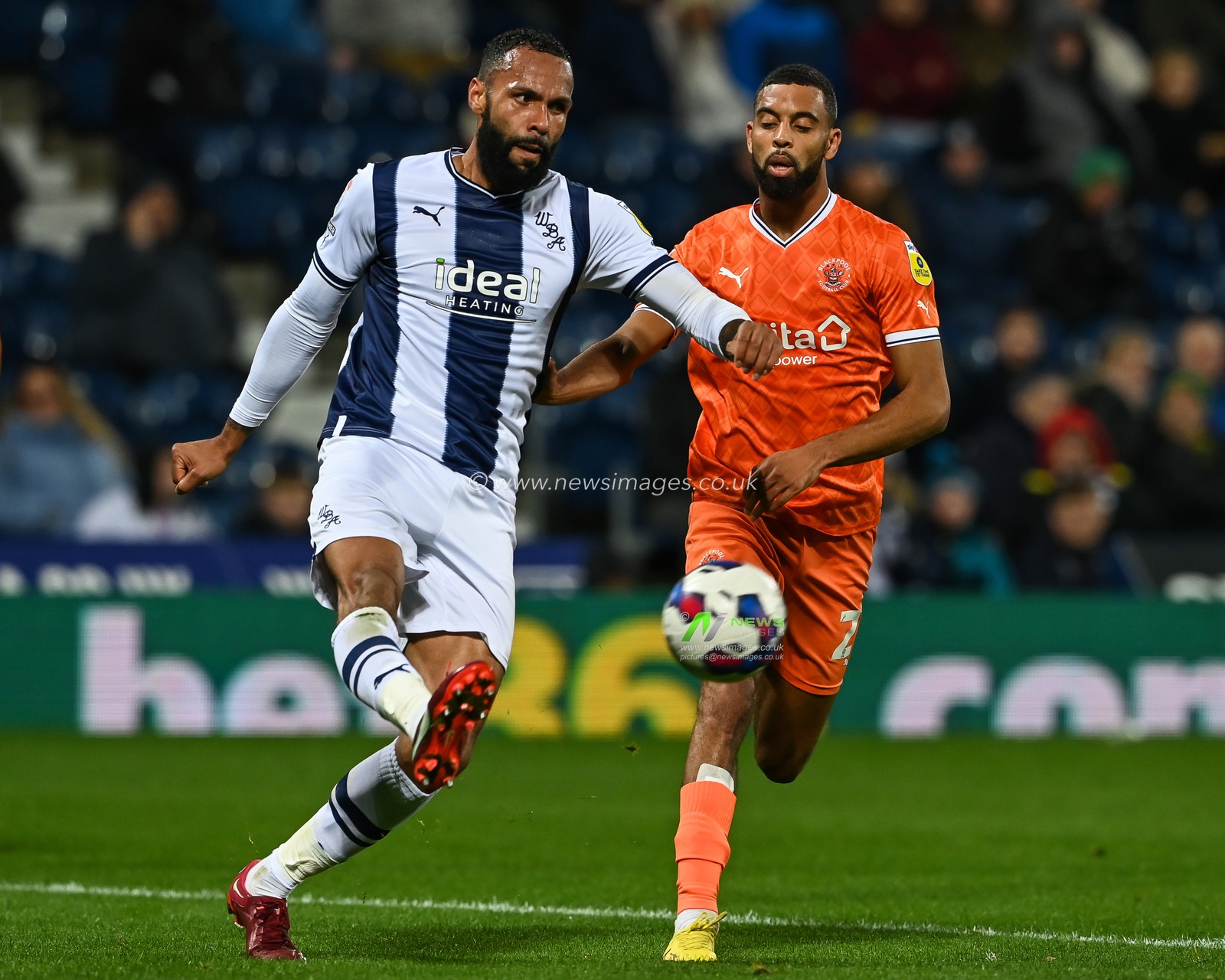 Kyle Bartley #5 of West Bromwich Albion clears the ball despite pressure from CJ Hamilton #22 of Blackpool during the Sky Bet Championship match West Bromwich Albion vs Blackpool at The Hawthorns, West Bromwich, United Kingdom, 1st November 2022

(Photo by Craig Thomas/News Images)