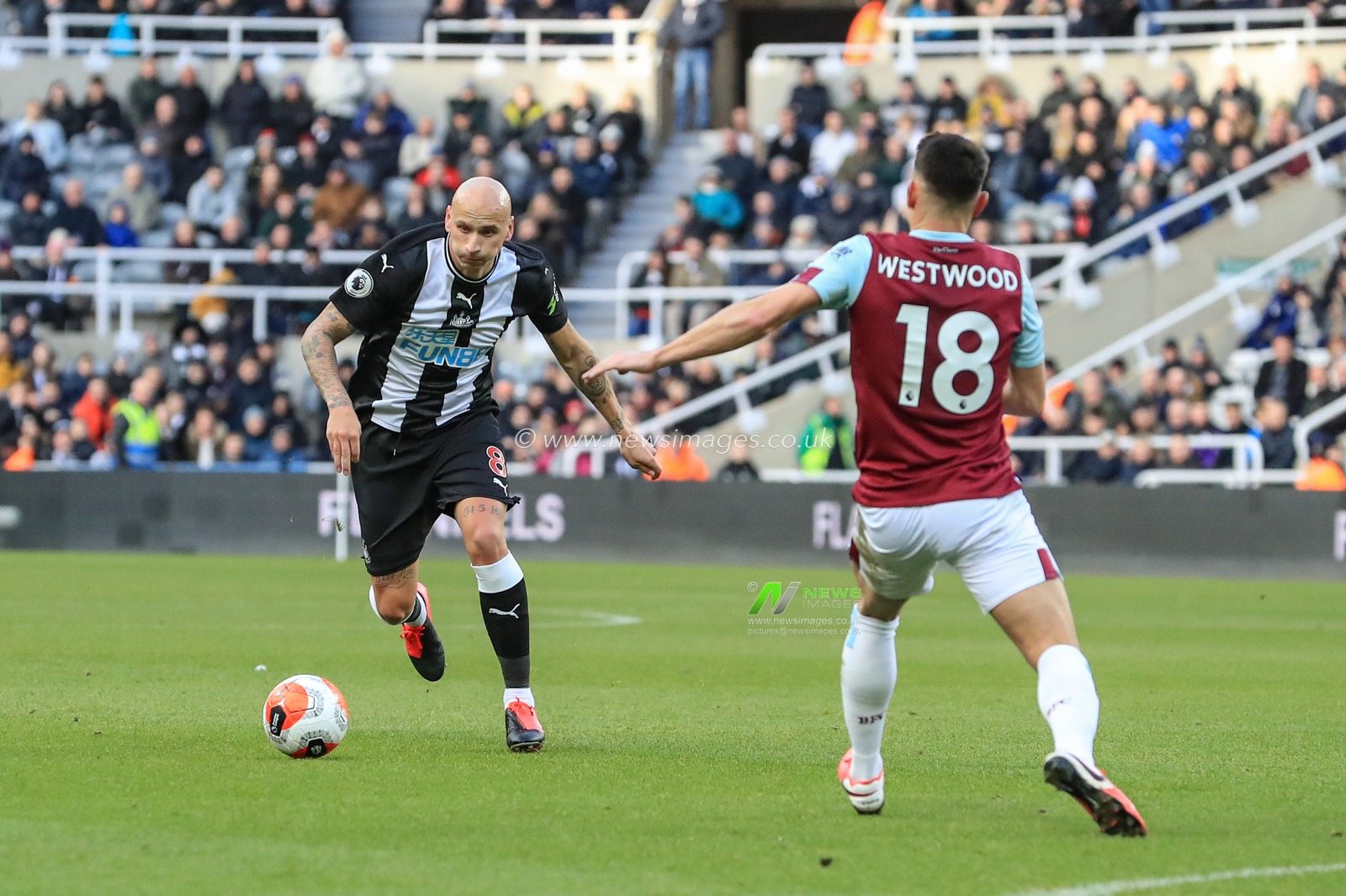 29th February 2020, St. James's Park, Newcastle, England; Premier League, Newcastle United v Burnley : Jonjo Shelvey (8) of Newcastle United breaks as Ashley Westwood (18) of Burnley tracks him