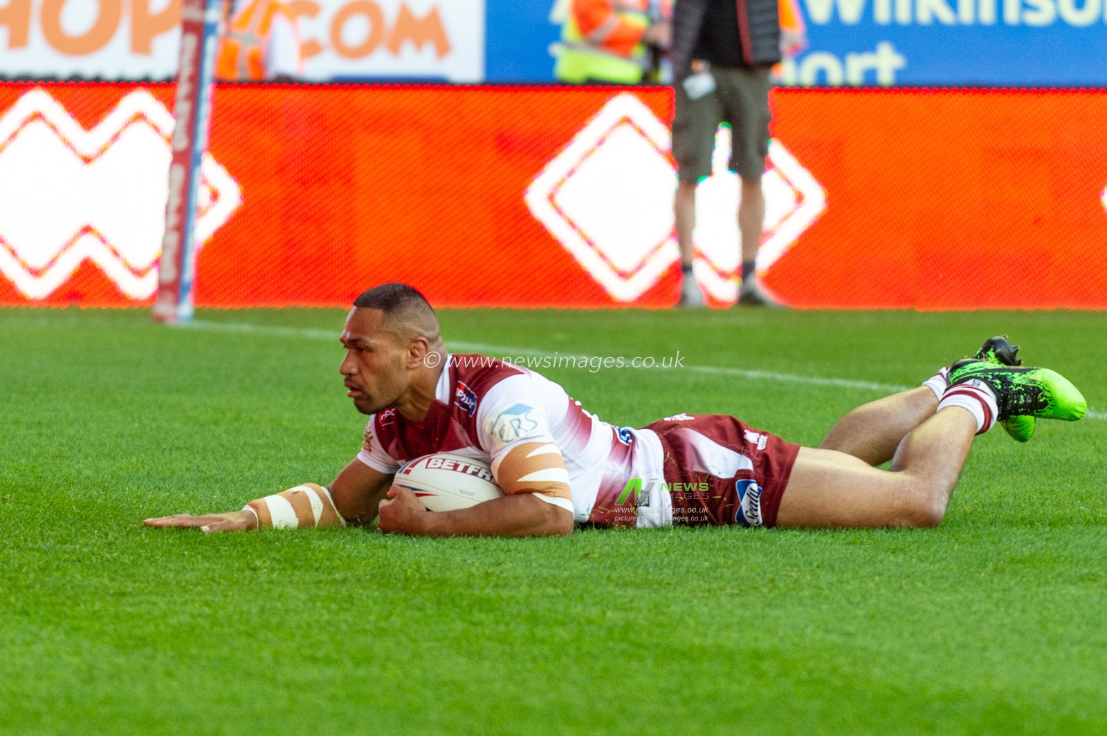18th July 2019 , DW Stadium, Wigan, England;  Betfred Super League, Round 23, Wigan Warriors vs Wakefield Trinity ; Willie Isa of Wigan Warriors scores his sides try

Credit: Richard Long/News Images