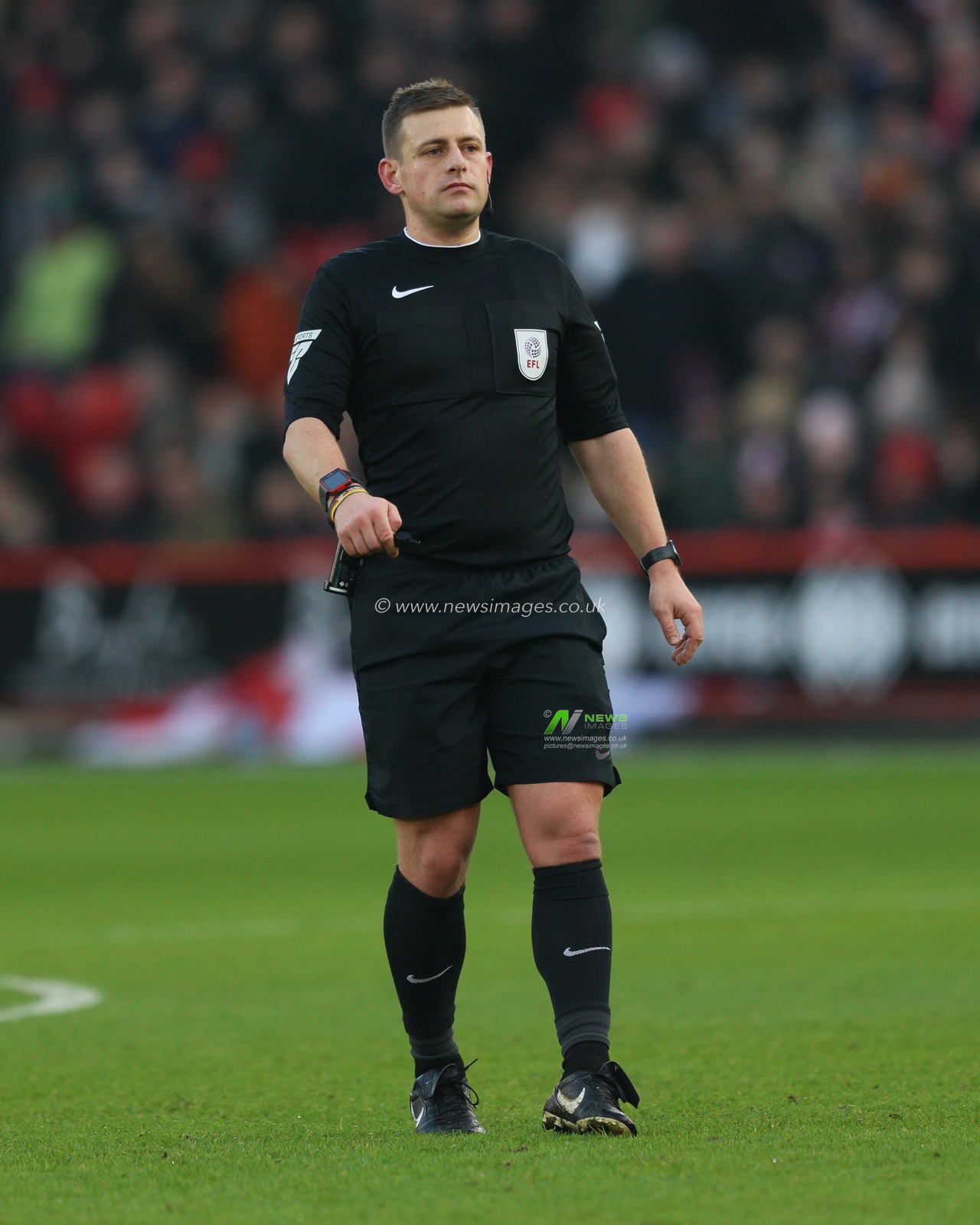 Referee Josh Smith during the Sky Bet Championship match Sheffield United vs Norwich City at Bramall Lane, Sheffield, United Kingdom, 18th January 2025

(Photo by Alex Roebuck/News Images)