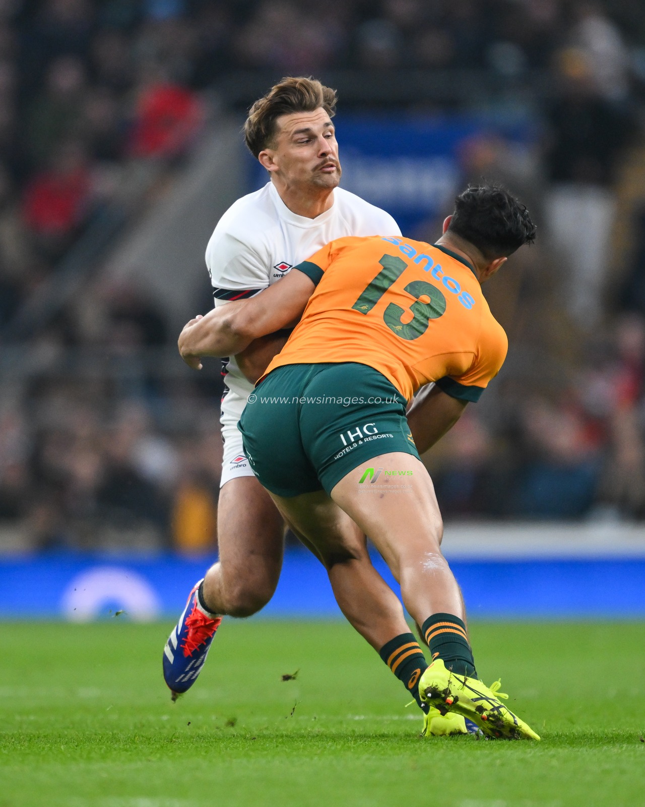 Henry Slade of England is tackled by Joseph-Aukuso Suaalii of Australia during the Autumn Nations Series match England vs Australia at Allianz Stadium, Twickenham, United Kingdom, 8th November 2024

(Photo by Craig Thomas/News Images)