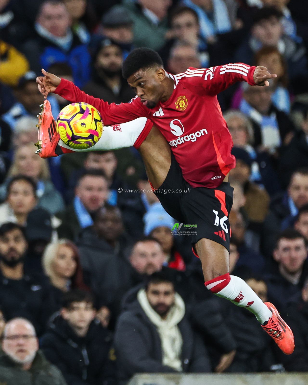 Amad Diallo of Manchester United controls the ball during the Premier League match Manchester City vs Manchester United at Etihad Stadium, Manchester, United Kingdom, 15th December 2024

(Photo by Mark Cosgrove/News Images)