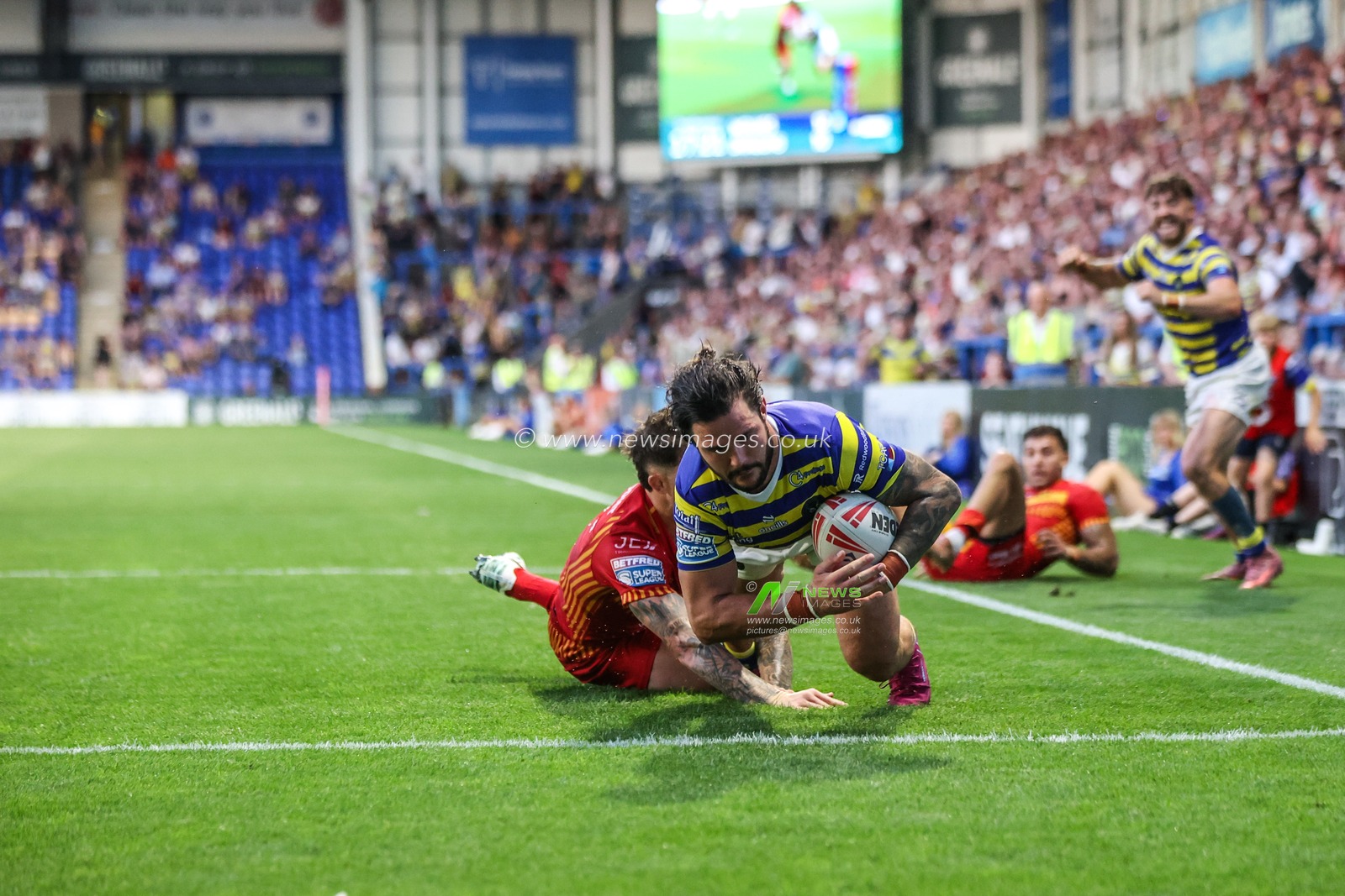 James Bentley of Warrington Wolves goes over for a try during the Betfred Super League round 16 match Warrington Wolves vs Catalans Dragons at The Halliwell Jones Stadium, Warrington, United Kingdom on 25 June 2026

(Photo by Alfie Cosgrove/News Images)