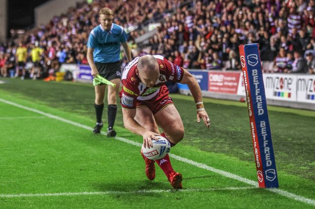 Liam Marshall of Wigan Warriors goes over for a try to make it 16-0 during the Betfred Super League Round 26 match Wigan Warriors vs Castleford Tigers at The Brick Community Stadium, Wigan, United Kingdom, 12th September 2025

(Photo by Alfie Cosgrove/News Images)