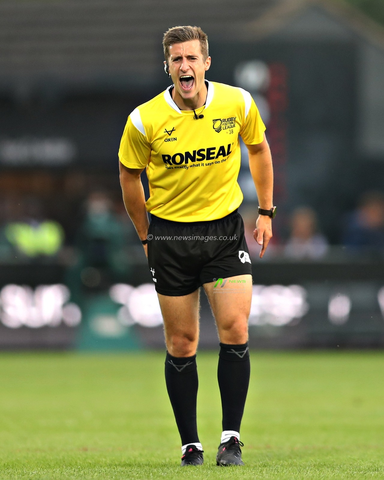 Referee Chris Kendall during the Betfred Super League round 20 match Wakefield Trinity vs Leeds Rhinos at DIY Kitchens Stadium, Wakefield, United Kingdom, 24th July 2025

(Photo by Sam Eaden/News Images)