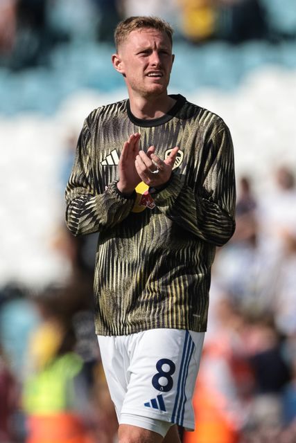 Sean Longstaff of Leeds United applauds the fans after the final whistle during the Pre-season friendly match Leeds United vs Villarreal at Elland Road, Leeds, United Kingdom, 2nd August 2025

(Photo by Mark Cosgrove/News Images)