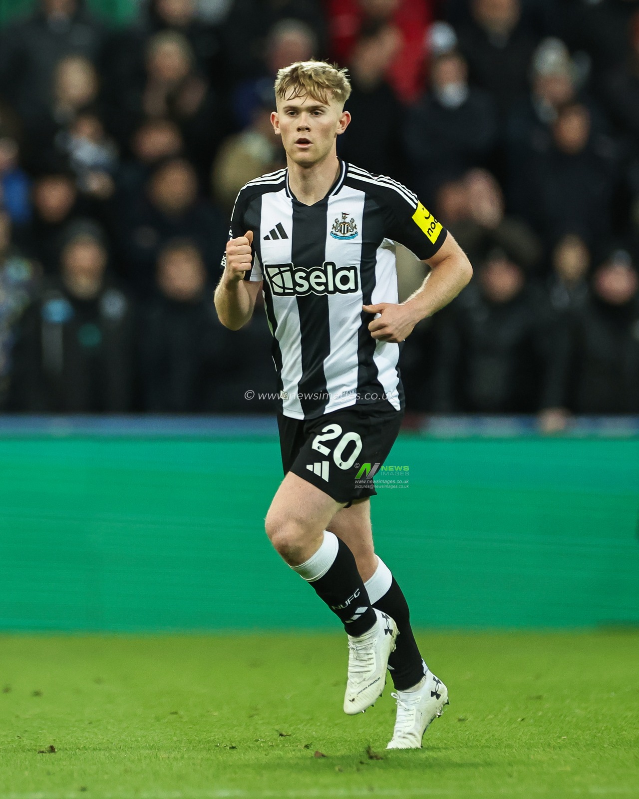 Lewis Hall of Newcastle United during the Premier League match Newcastle United vs West Ham United at St. James's Park, Newcastle, United Kingdom, 25th November 2024

(Photo by Mark Cosgrove/News Images)