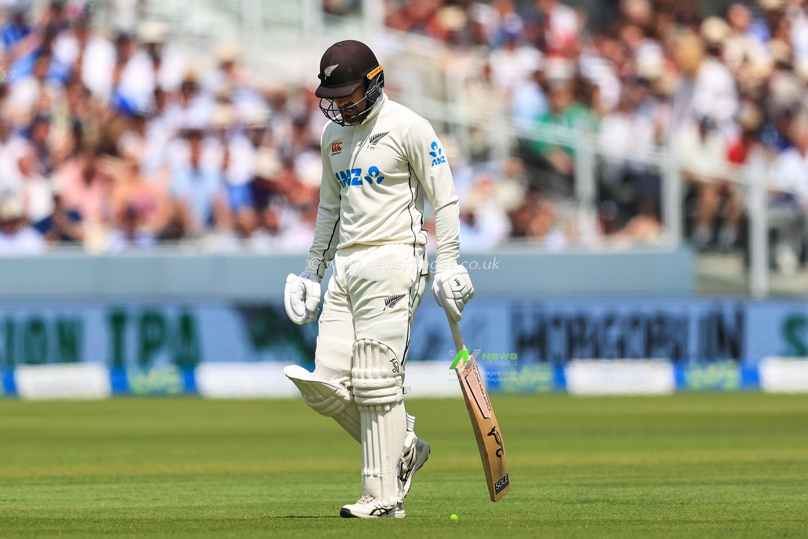 Tom Blundell of New Zealandwalks back to the pavilion after being bowled out by Matthew Potts of England