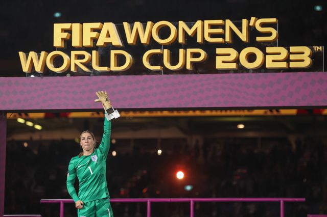 Mary Earps #1 of England is given the golden glove award during the FIFA Women's World Cup 2023 Final match Spain Women vs England Women at Stadium Australia, Sydney, Australia, 20th August 2023

(Photo by Patrick Hoelscher/News Images)