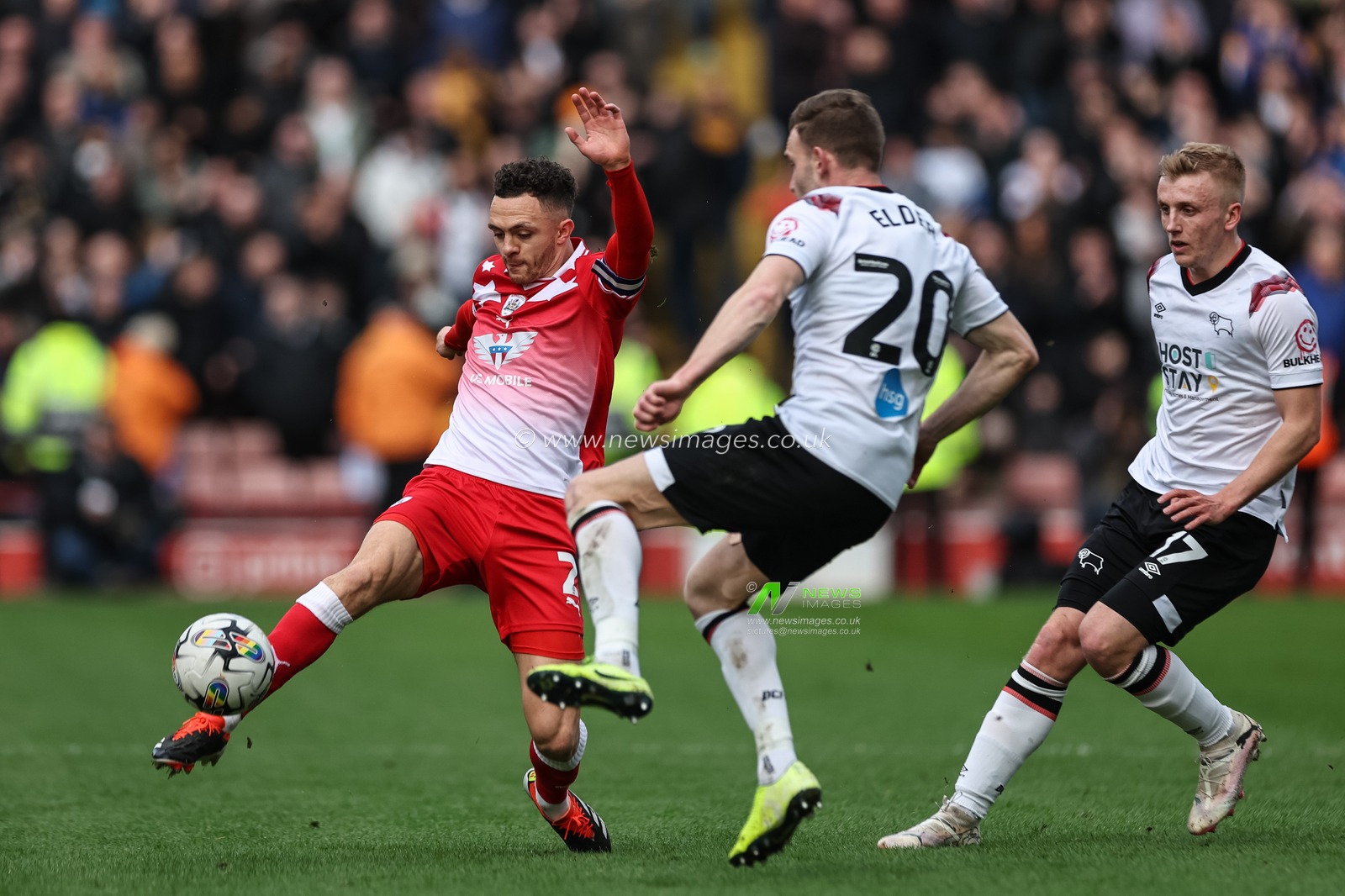Jordan Williams of Barnsley in action during the Sky Bet League 1 match Barnsley vs Derby County at Oakwell, Barnsley, United Kingdom, 24th February 2024

(Photo by Mark Cosgrove/News Images)