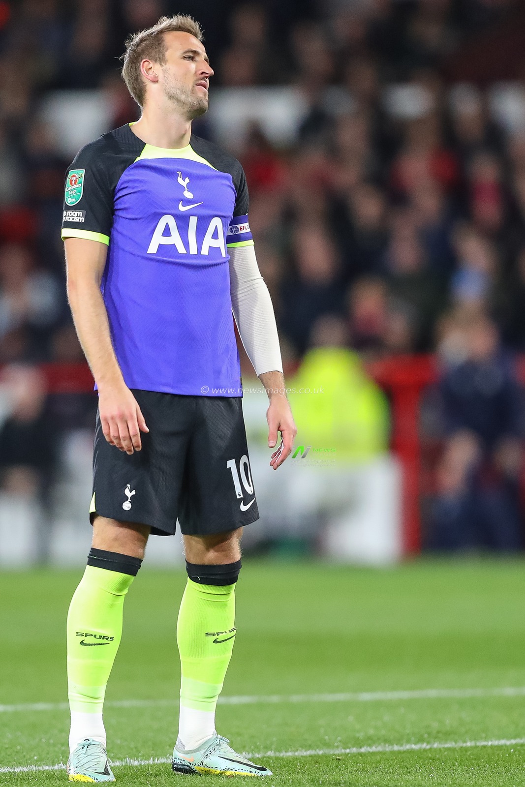 Harry Kane #10 of Tottenham Hotspur looks dejected during the Carabao Cup Third Round match Nottingham Forest vs Tottenham Hotspur at City Ground, Nottingham, United Kingdom, 9th November 2022

(Photo by Gareth Evans/News Images)