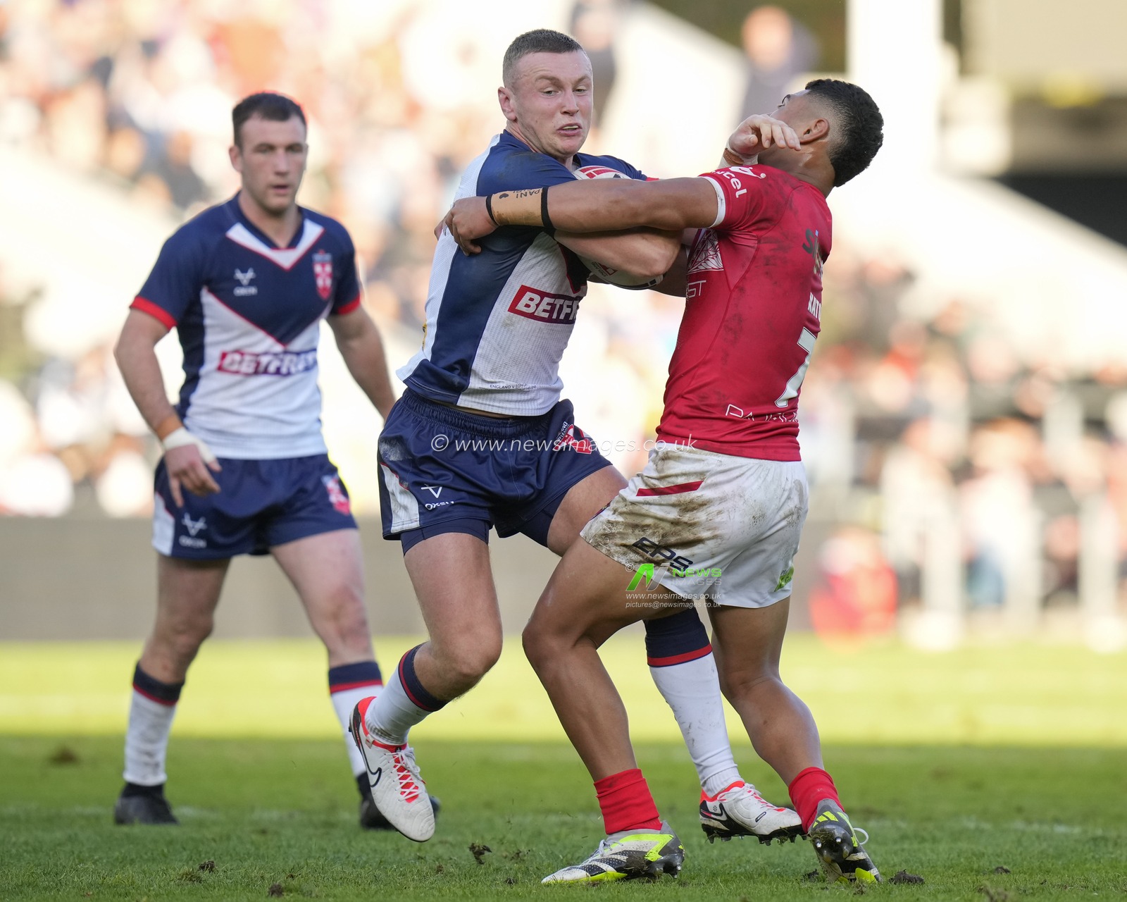 Harry Newman #4 of England runs at Isaiya Katoa #7 of Tonga during the Rugby League International match England vs Tonga at Totally Wicked Stadium, St Helens, United Kingdom, 22nd October 2023

(Photo by Steve Flynn/News Images)