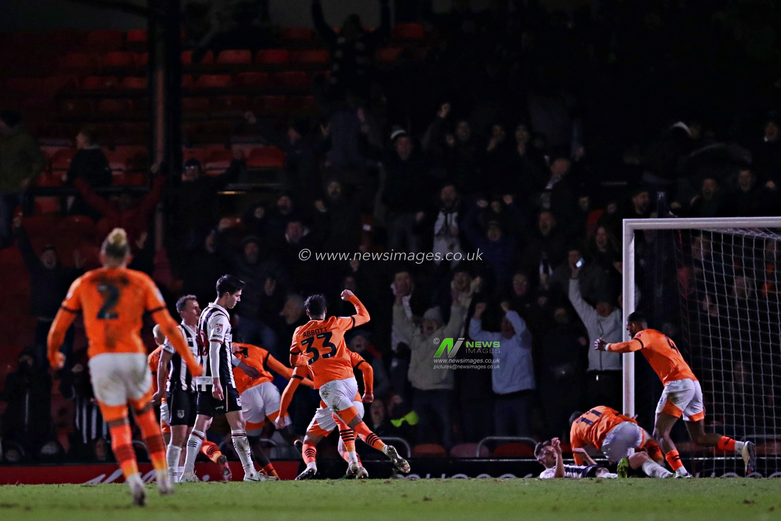 Notts County celebrate their first goal scored by Alassana Jatta of Notts County during the Sky Bet League 2 match Grimsby Town vs Notts County at Blundell Park, Cleethorpes, United Kingdom, 11th March 2025

(Photo by Sam Eaden/News Images)