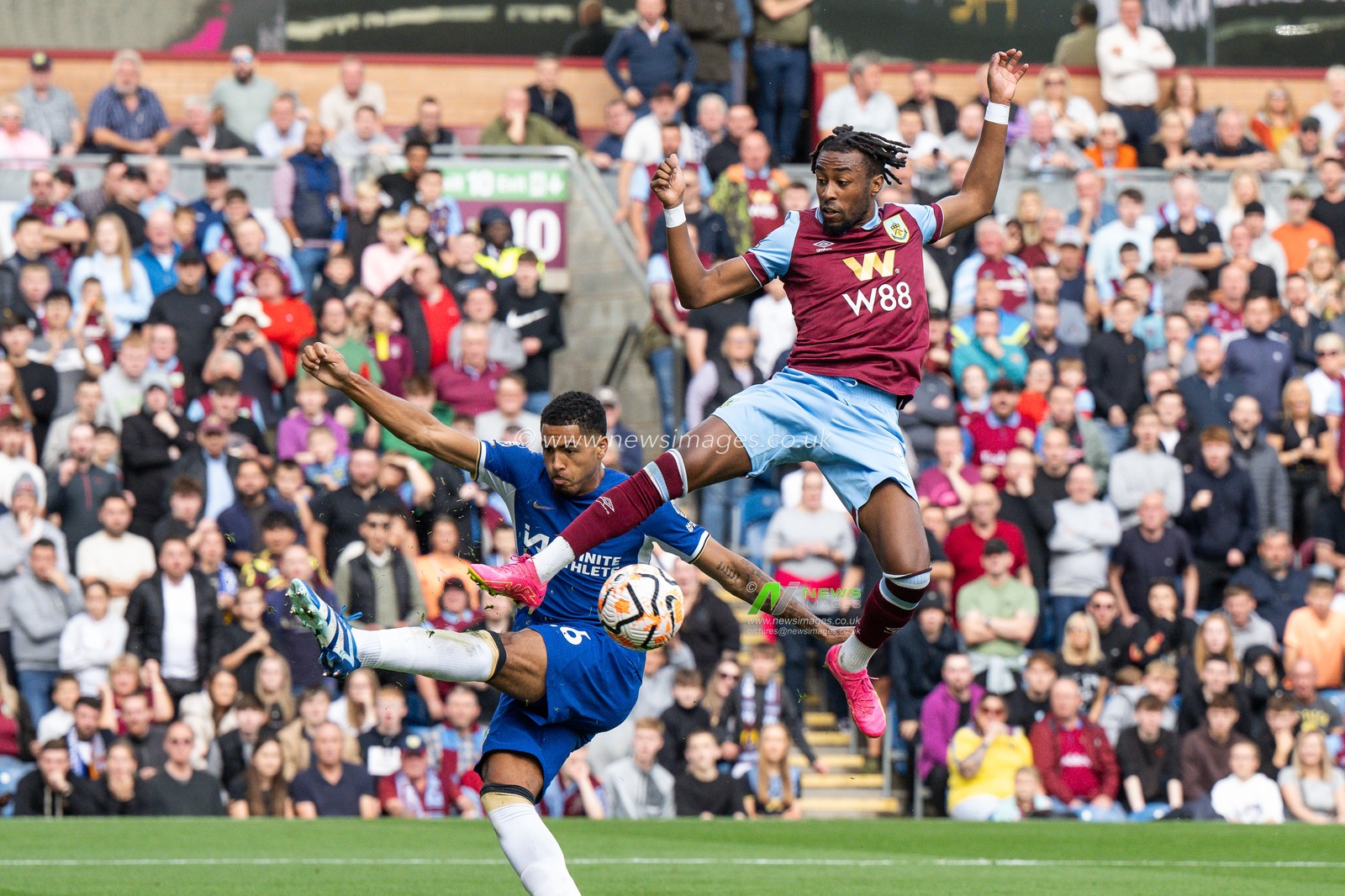Mike TrÃ©sor Ndayishimiye #31 of Burnley shoots on goal during the Premier League match Burnley vs Chelsea at Turf Moor, Burnley, United Kingdom, 7th October 2023

(Photo by Craig Thomas/News Images)