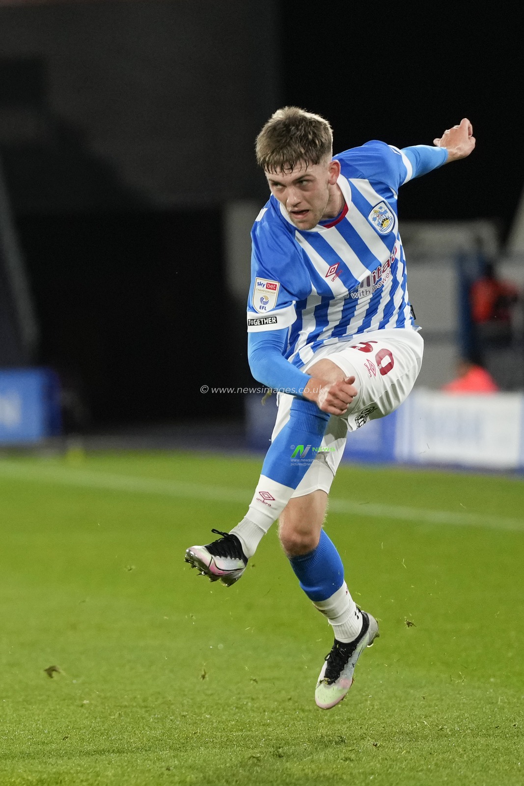 Ben Jackson #30 of Huddersfield Town during the Sky Bet Championship match Huddersfield Town vs Preston North End at John Smith's Stadium, Huddersfield, United Kingdom, 18th October 2022

(Photo by Steve Flynn/News Images)
