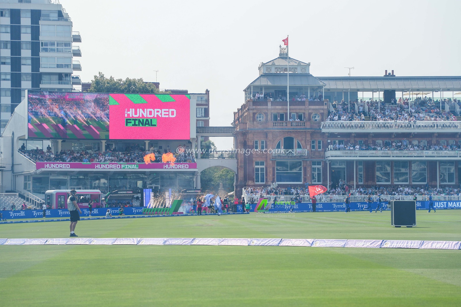 Players takes to the field prior to the The Hundred Women's Final match Welsh Fire Women vs London Spirit Women at Lords, London, United Kingdom, 18th August 2024

(Photo by Izzy Poles/News Images)