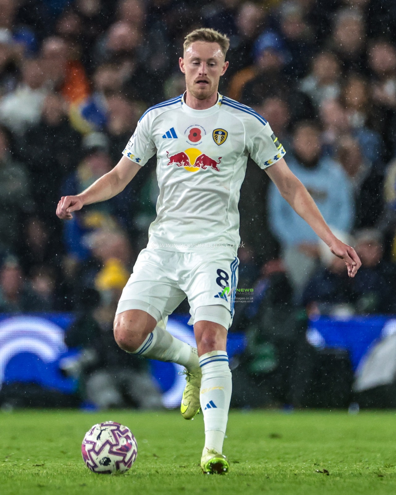 Sean Longstaff of Leeds United during the Premier League match Leeds United vs West Ham United at Elland Road, Leeds, United Kingdom, 24th October 2025

(Photo by Mark Cosgrove/News Images)