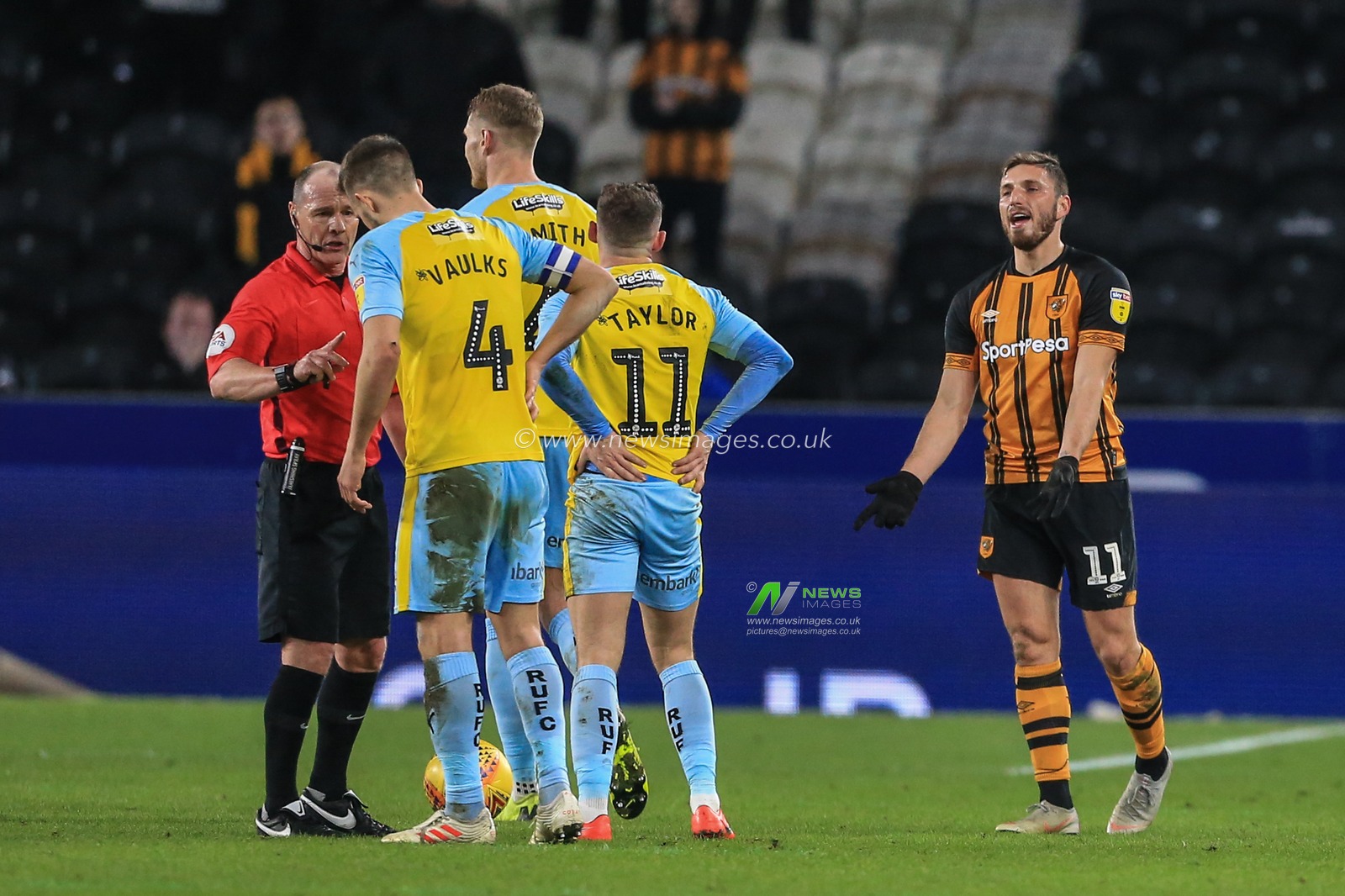 12th January 2019, KCOM Stadium, Hull , England; Sky Bet Championship, Hull City vs Rotherham United ; David Milinkovic (11) of Hull City says stop time wasting 

Credit:   Mark Cosgrove/News Images

English Football League images are subject to DataCo Licence