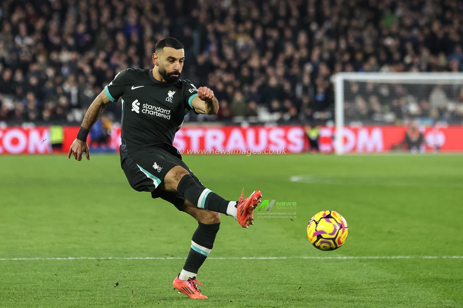 Mohamed Salah of Liverpool shoots on goal during the Premier League match West Ham United vs Liverpool at London Stadium, London, United Kingdom, 29th December 2024

(Photo by Alfie Cosgrove/News Images)
