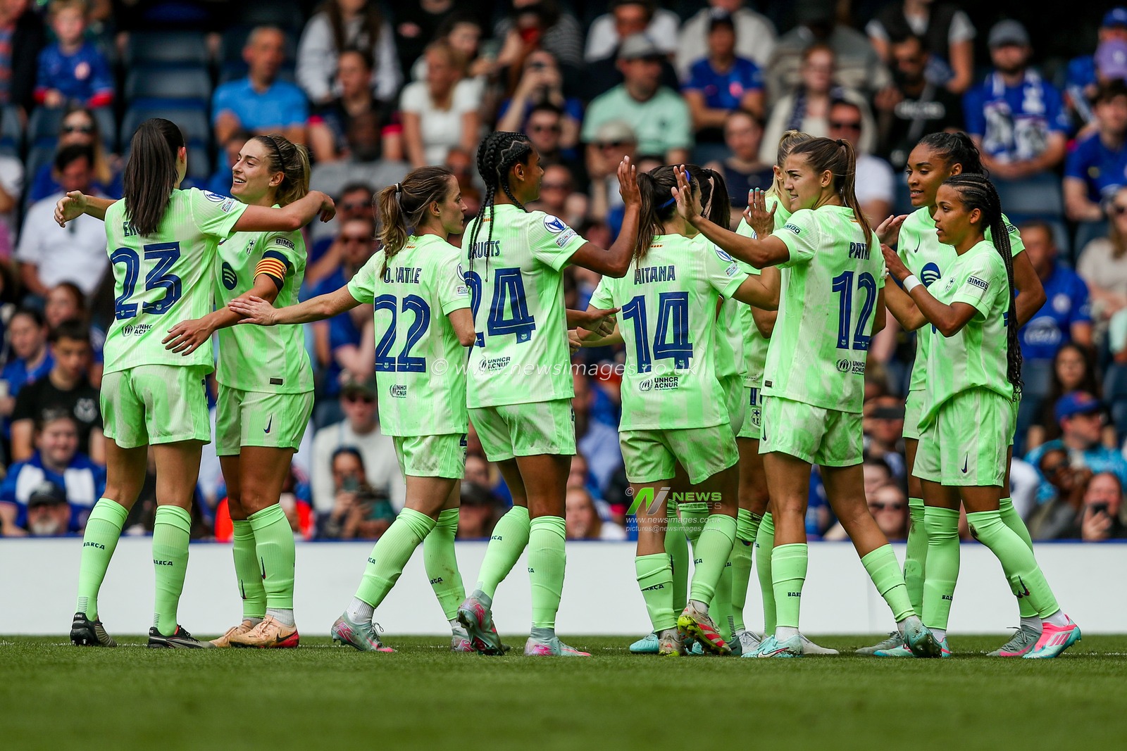 Salma Paralluelo of Barcelona Femeni celebrates her goal with teammates to make it 0-4 during the UEFA Women's Champions League Semi-Final match Chelsea vs Barcelona at Stamford Bridge, London, United Kingdom, 27th April 2025

(Photo by Izzy Poles/News Images)