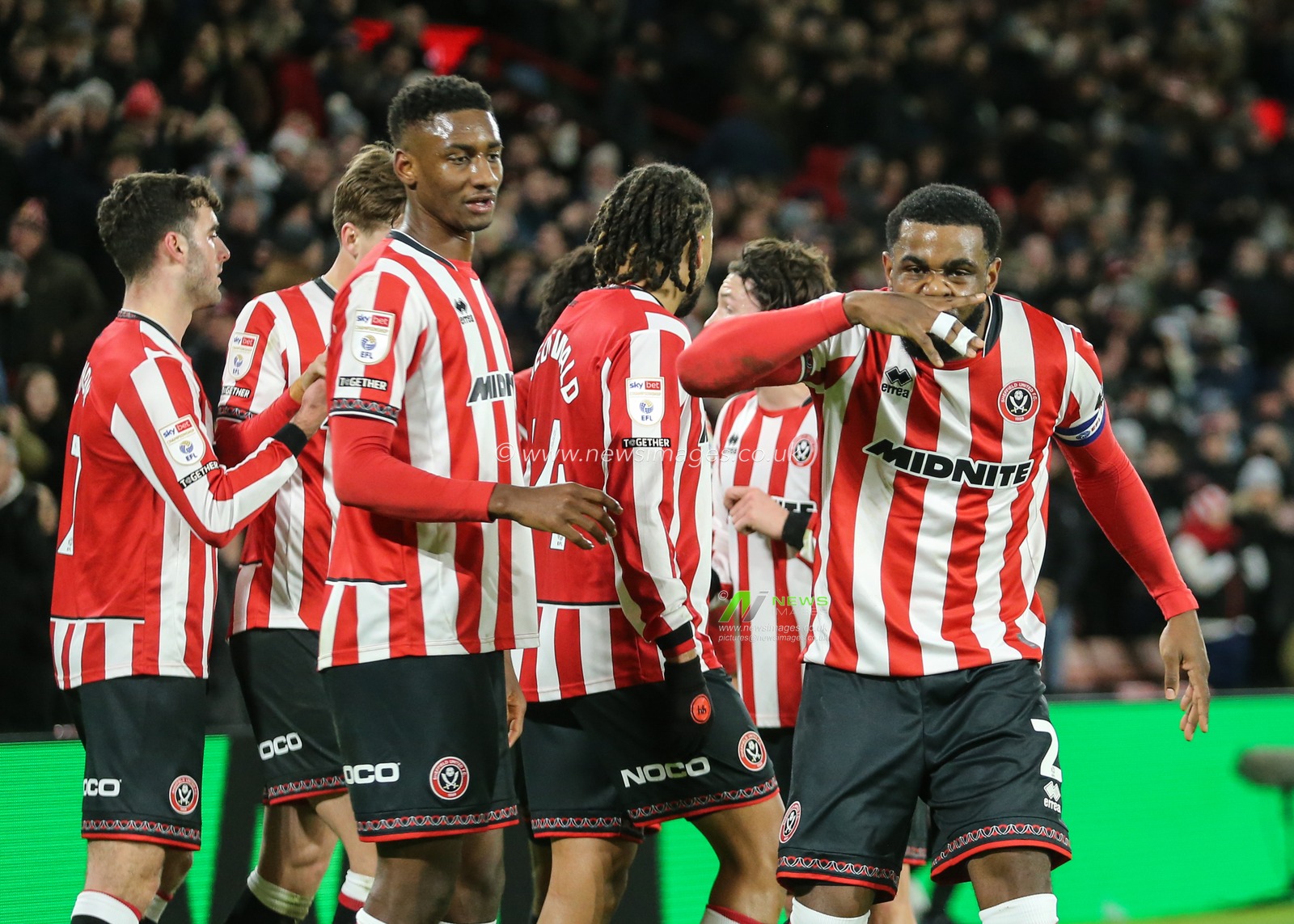 Japhet Tanganga of Sheffield United celebrates his goal to make it 1-0 during the Sky Bet Championship match Sheffield United vs Leicester City at Bramall Lane, Sheffield, United Kingdom, 1st January 2026

(Photo by Richard Bierton/News Images)

*** GER AUT SUI OUT ***