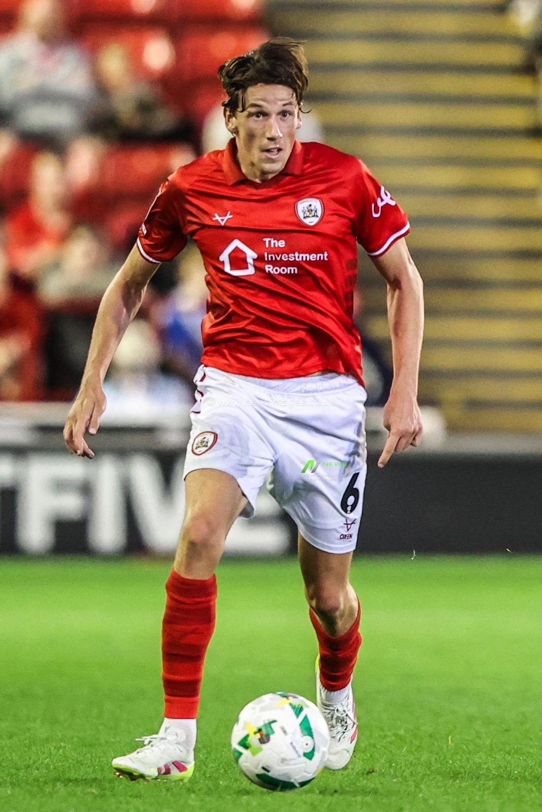 Maël de Gevigney of Barnsley during the Carabao Cup match Barnsley vs Rotherham United at Oakwell, Barnsley, United Kingdom, 26th August 2025

(Photo by Alfie Cosgrove/News Images)