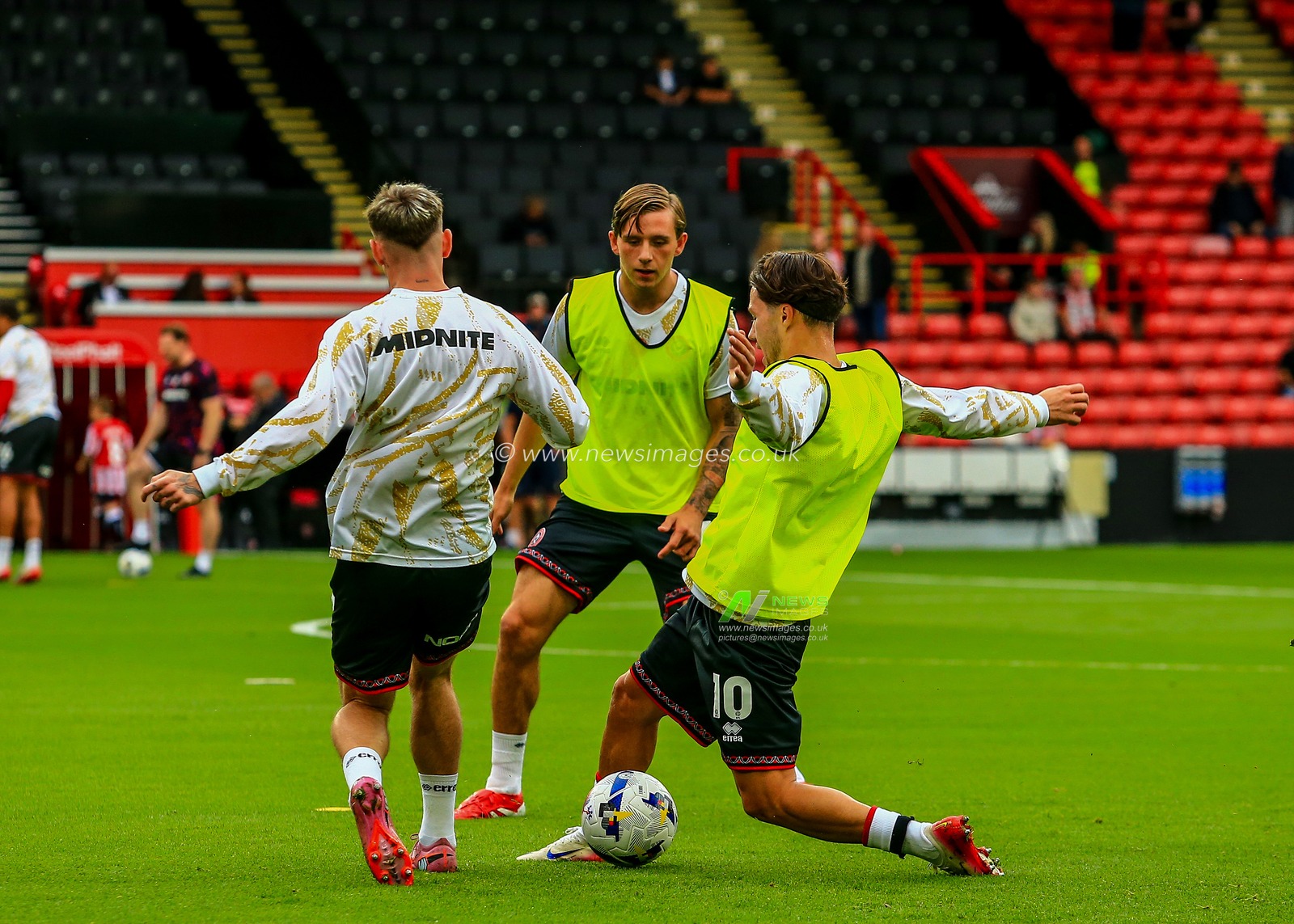 Callum O'Hare of Sheffield United in the pregame warmup session during the Sky Bet Championship match Sheffield United vs Millwall at Bramall Lane, Sheffield, United Kingdom, 23rd August 2025

(Photo by Richard Bierton/News Images)