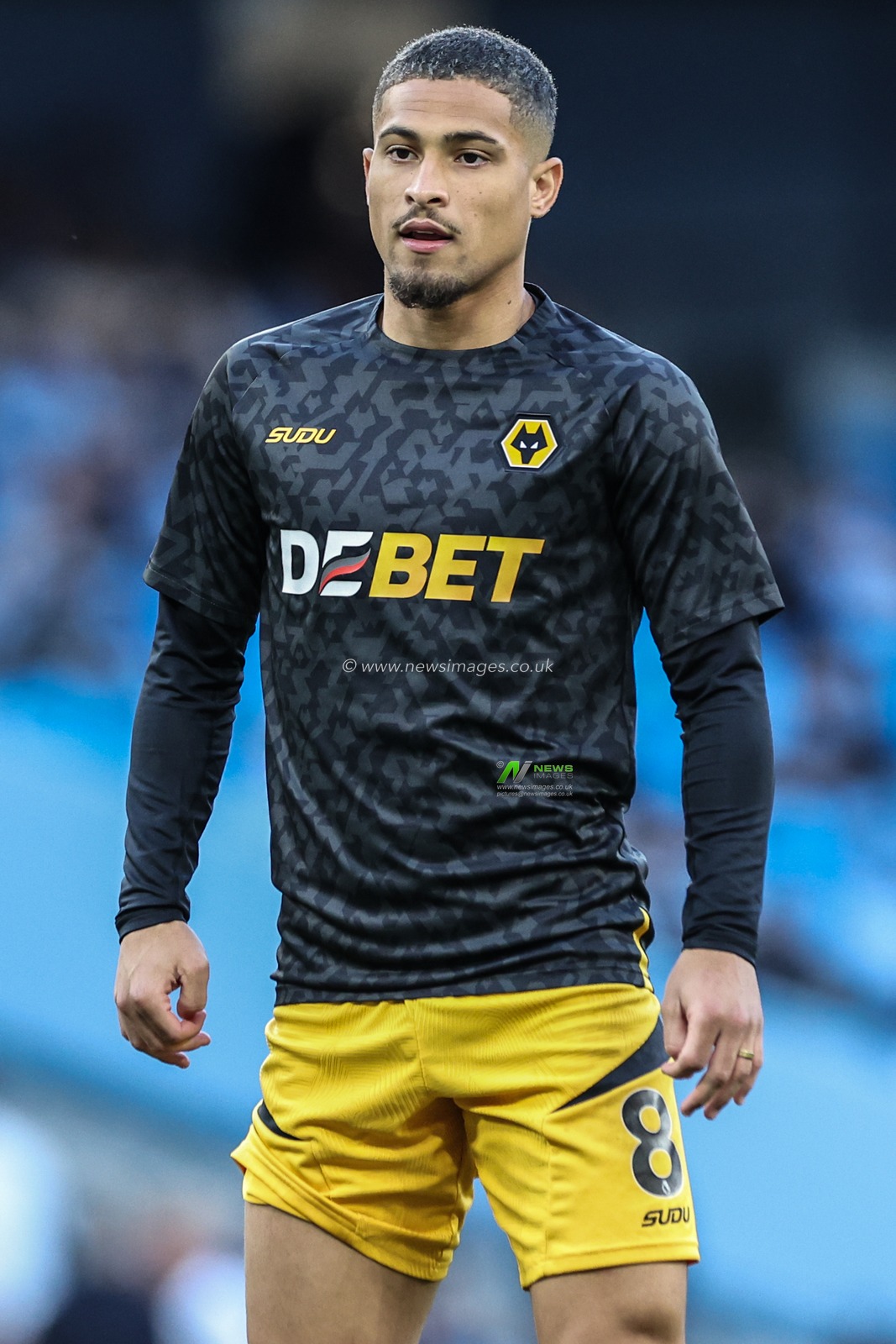 JoÃ£o Gomes of Wolverhampton Wanderers in the pregame warmup session during the Premier League match Manchester City vs Wolverhampton Wanderers at Etihad Stadium, Manchester, United Kingdom, 2nd May 2025

(Photo by Mark Cosgrove/News Images)