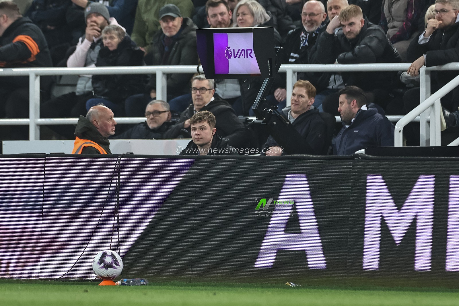 VAR screen is brought out during the Premier League match Newcastle United vs Everton at St. James's Park, Newcastle, United Kingdom, 2nd April 2024

(Photo by Mark Cosgrove/News Images)