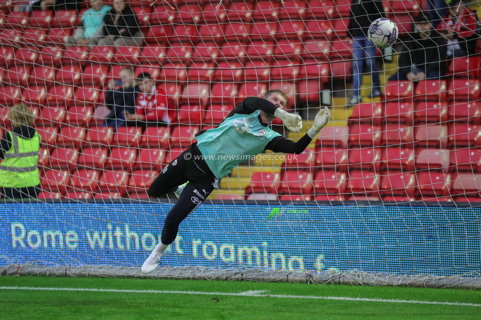 Ben Killip #23 of Barnsley in the pregame warmup session during the Sky Bet League 1 match Barnsley vs Portsmouth at Oakwell, Barnsley, United Kingdom, 19th September 2023

(Photo by Alfie Cosgrove/News Images)