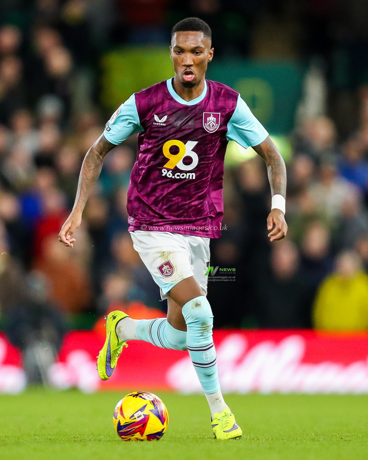 Jaidon Anthony of Burnley runs with the ball during the Sky Bet Championship match Norwich City vs Burnley at Carrow Road, Norwich, United Kingdom, 15th December 2024

(Photo by Izzy Poles/News Images)