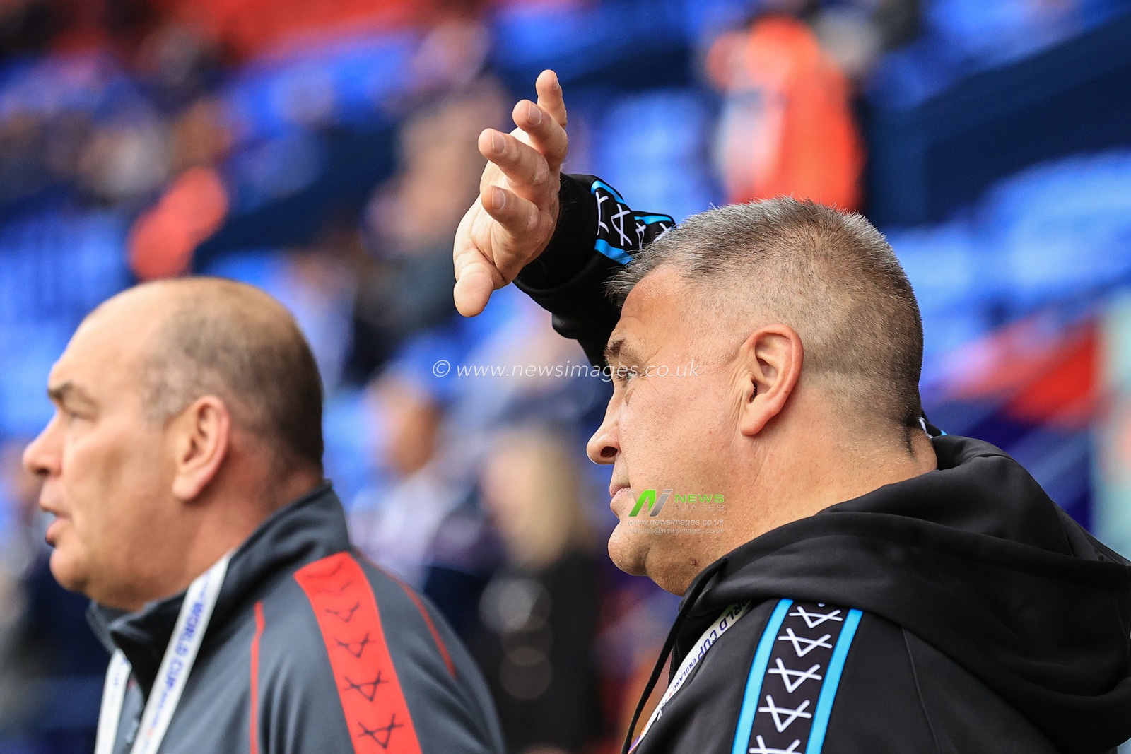 Shaun Wane Head Coach of England waves to the fans during the Rugby League World Cup 2021 Group A match England vs France at University of Bolton Stadium, Bolton, United Kingdom, 22nd October 2022

(Photo by Mark Cosgrove/News Images)