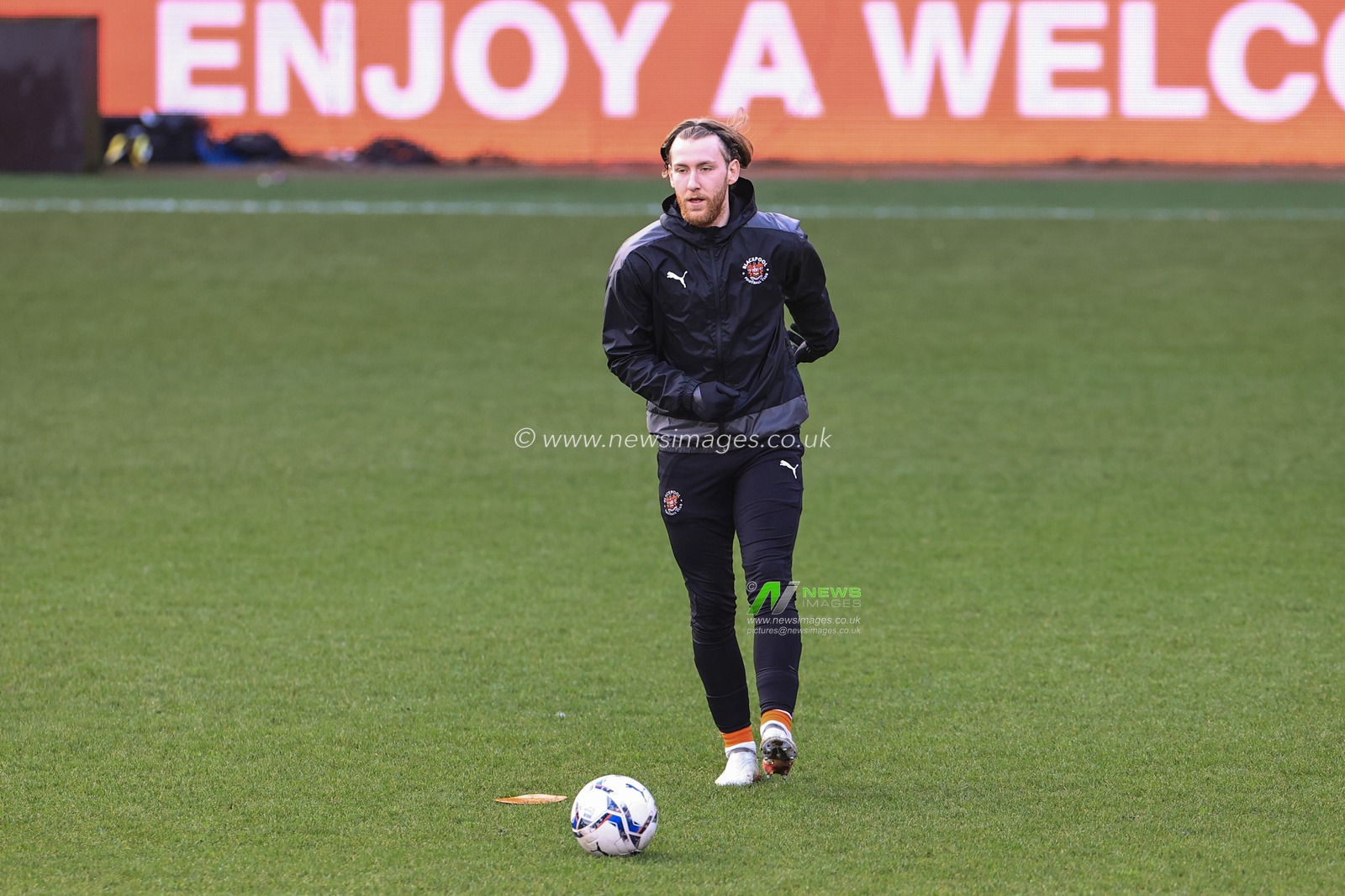 Josh Bowler #11 of Blackpool during the pre-game warmup