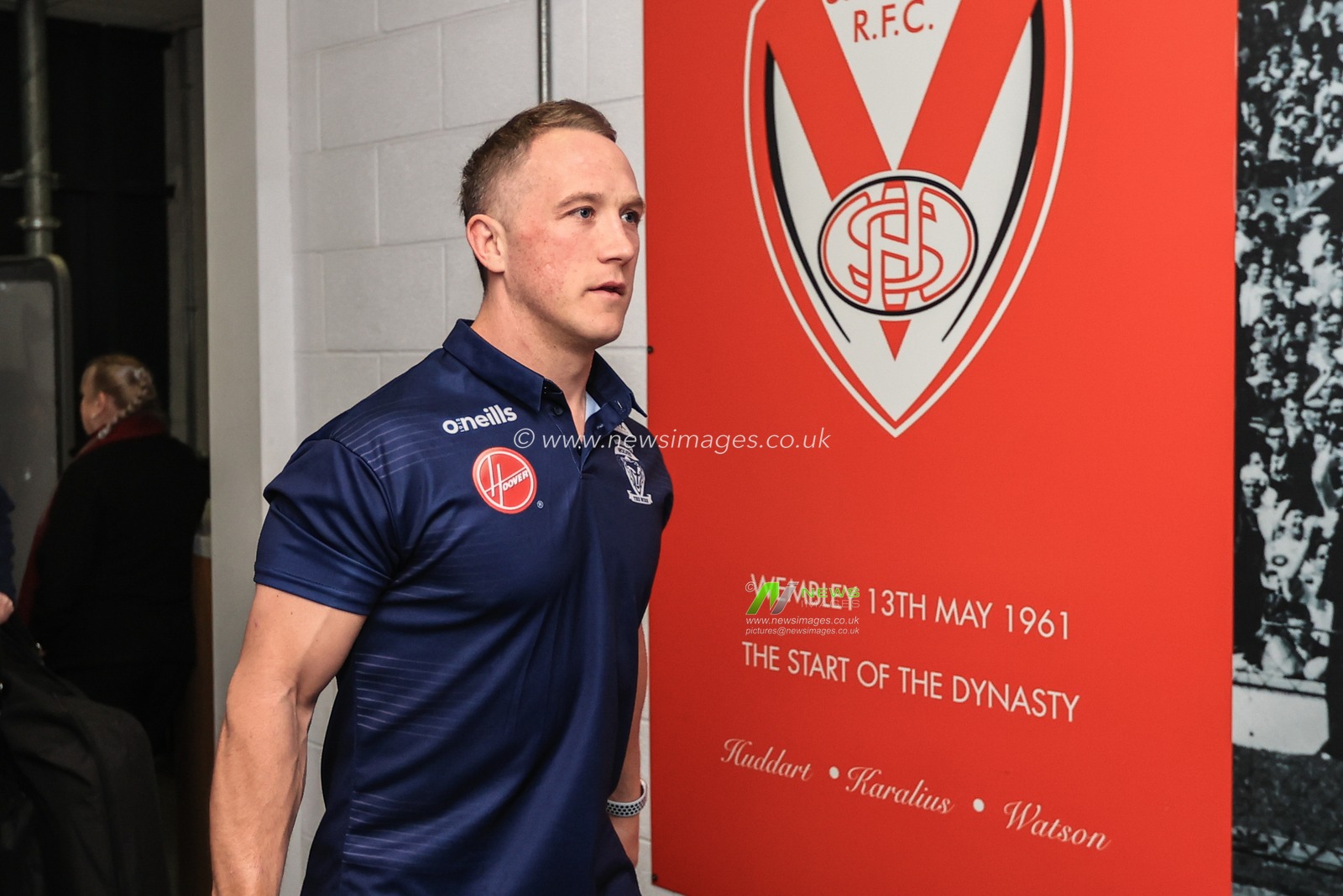 Jason Clark #14 of Warrington Wolves arrives at the Totally Wicked Stadium