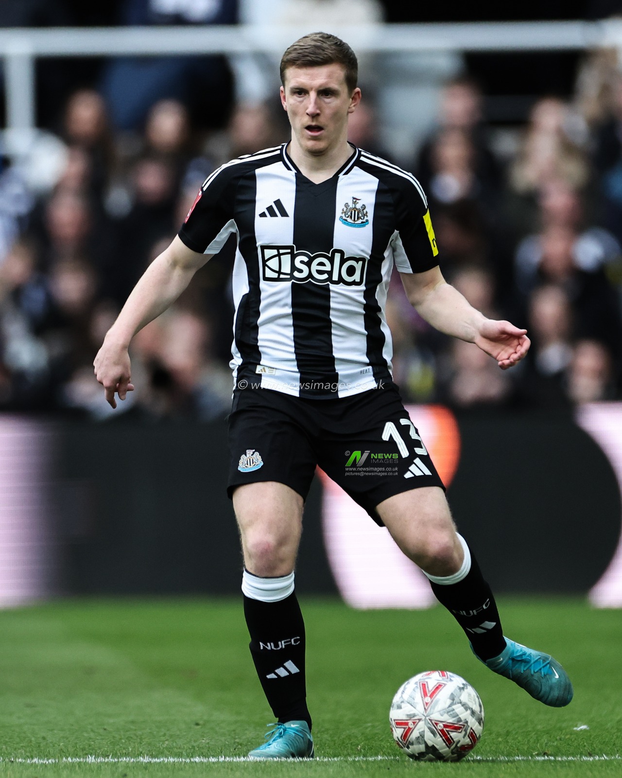 Matt Targett of Newcastle United in action during the Emirates FA Cup 5th Round Newcastle United vs Brighton and Hove Albion at St. James's Park, Newcastle, United Kingdom, 2nd March 2025

(Photo by Mark Cosgrove/News Images)