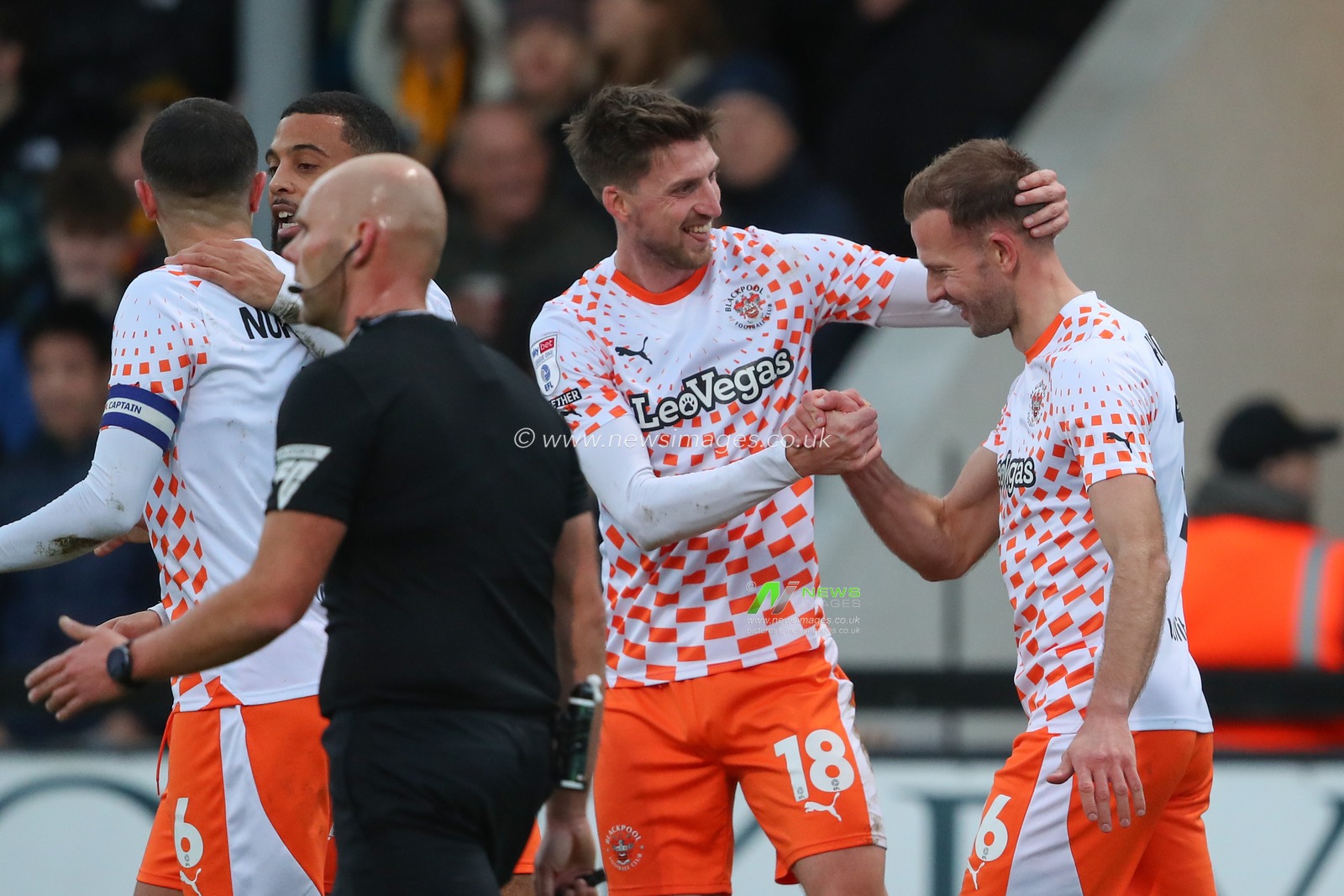 Jordan Rhodes #16 of Blackpool celebrates his goal to make it 0-1 during the Sky Bet League 1 match Cambridge United vs Blackpool at Abbey Stadium, Cambridge, United Kingdom, 16th December 2023

(Photo by Gareth Evans/News Images)