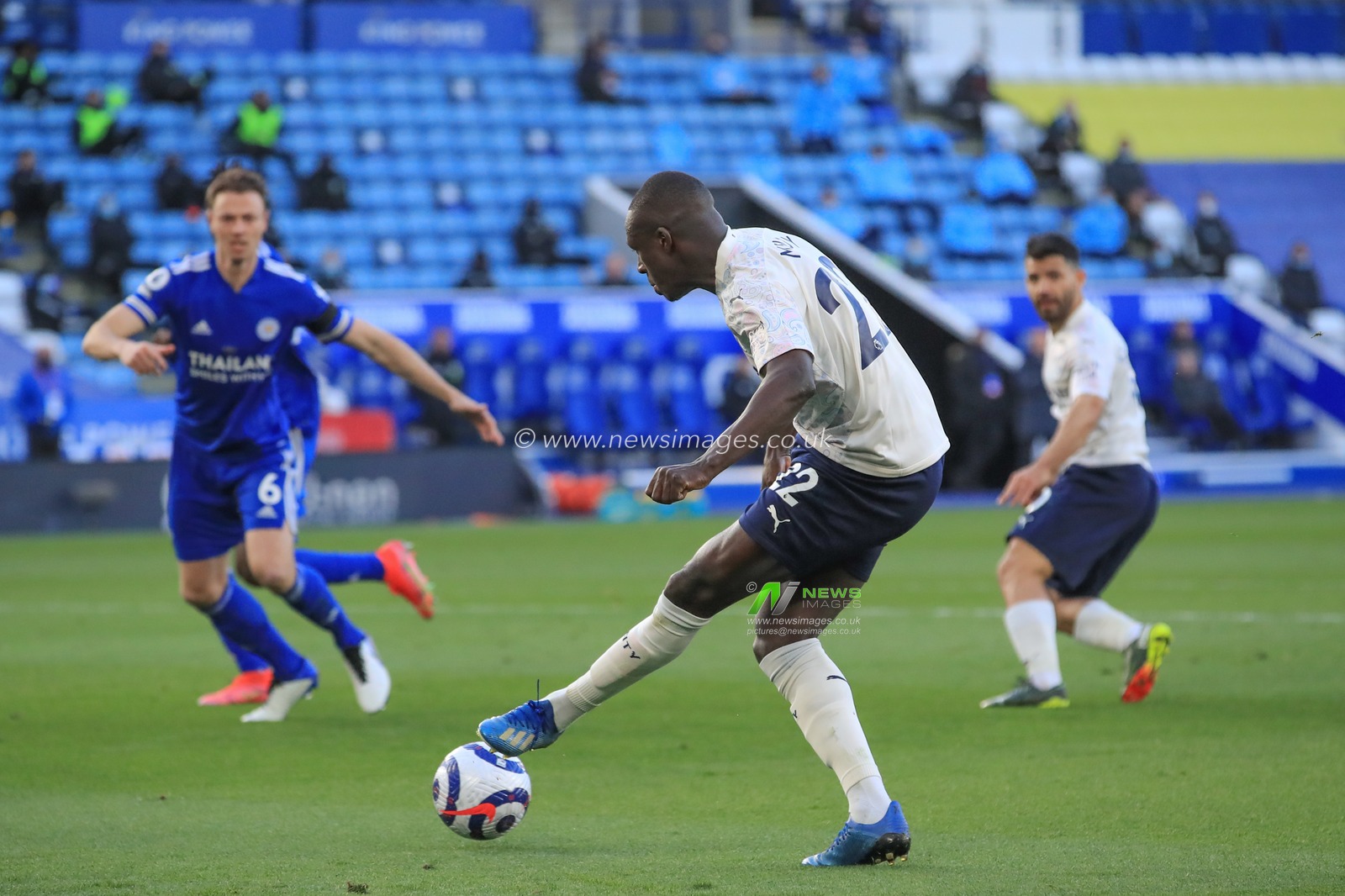 Benjamin Mendy #22 of Manchester City crosses in to the box