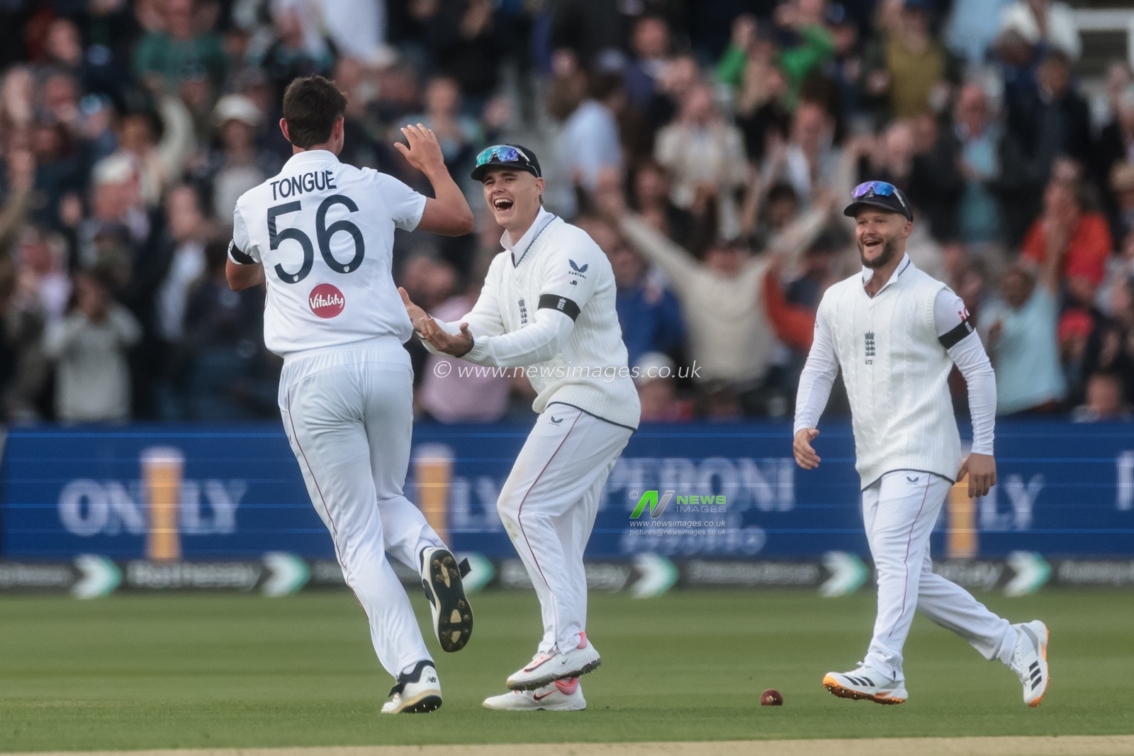 Josh Tongue of England celebrates the wicket of Tom Blundell of New Zealand during the 1st Rothesay Test Match Day 1 England vs New Zealand at Lords, London, United Kingdom on 04 June 2026

(Photo by Mark Cosgrove/News Images)