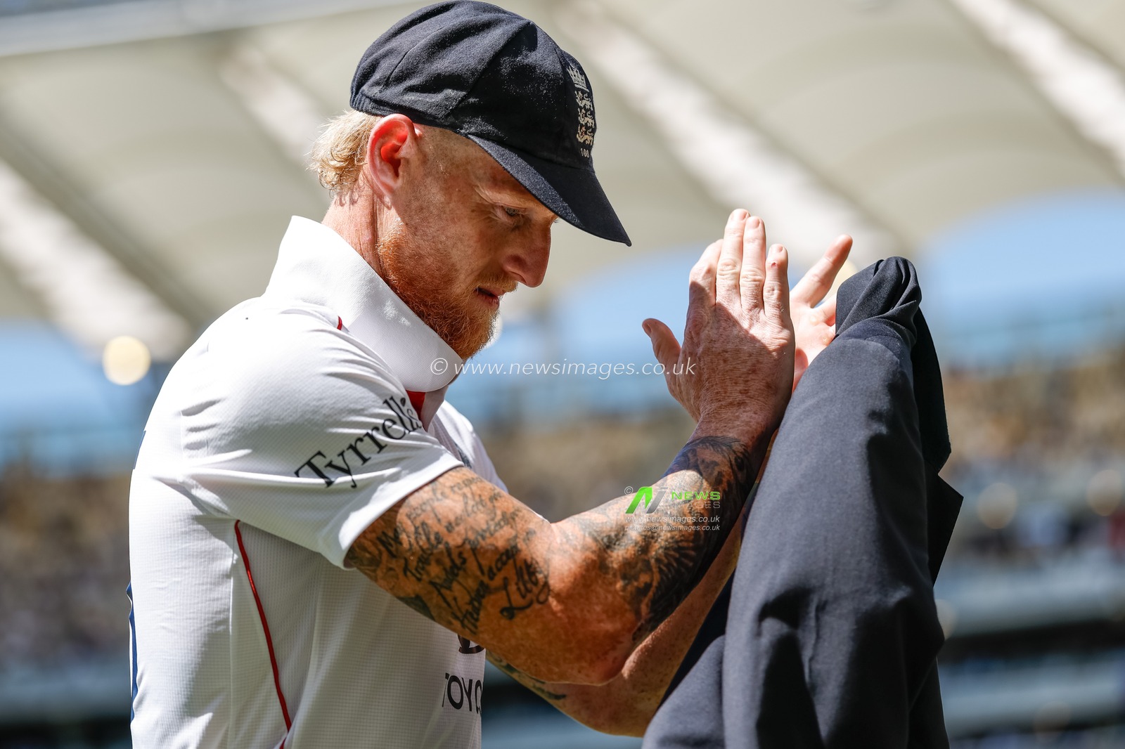 England captain Ben Stokes applauds the fans after the coin toss during the NRMA Insurance Ashes First Test Day 1 Series Australia vs England at Optus Stadium, Perth, Australia, 20th November 2025

(Photo by Santanu Banik/News Images)

*** GER AUT SUI OUT ***