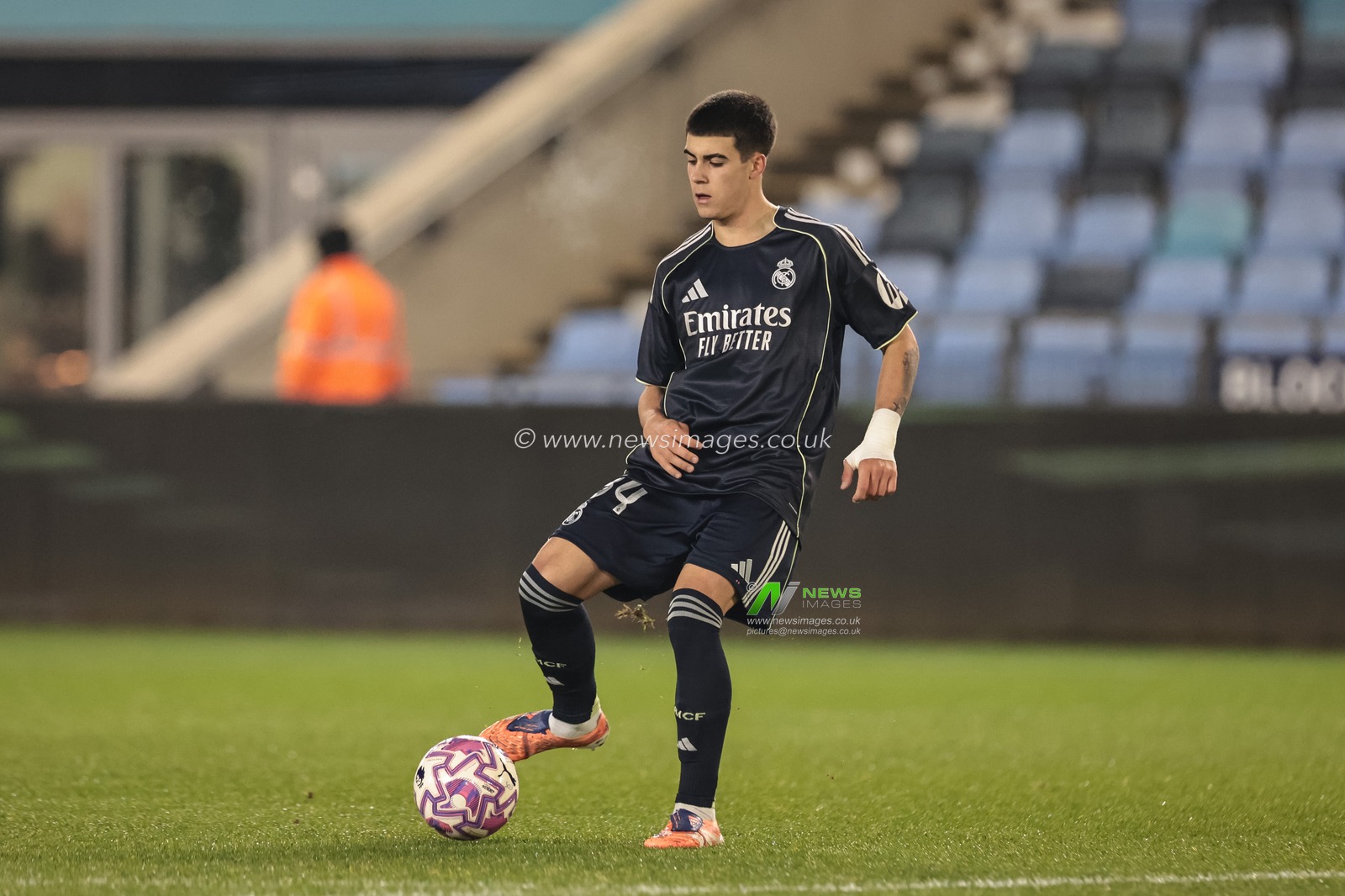 Alvaro Lezcano of Real Madrid with the ball during the Premier League International Cup match Manchester City vs Real Madrid at Joie Stadium, Manchester, United Kingdom, 16th December 2025

(Photo by Mark Cosgrove/News Images)

*** GER AUT SUI OUT ***