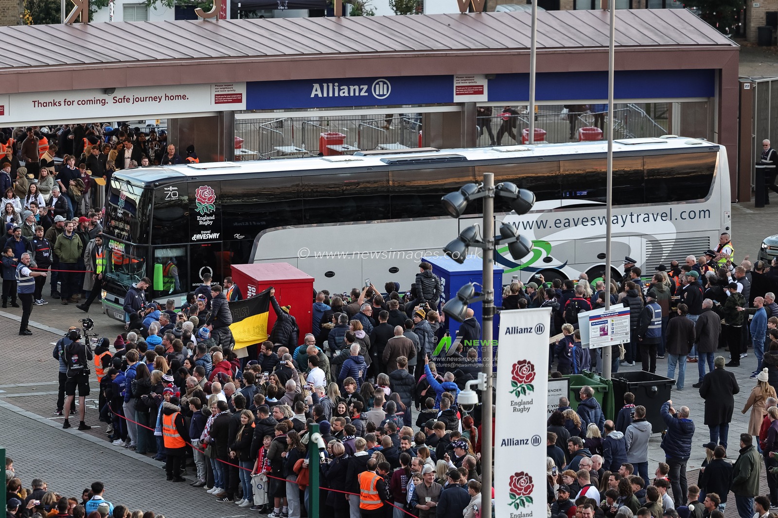 England team coach arrives during the Quilter Nations Series 2025 match England vs Fiji at Allianz Stadium, Twickenham, United Kingdom, 8th November 2025

(Photo by Mark Cosgrove/News Images)

*** GER AUT SUI OUT ***