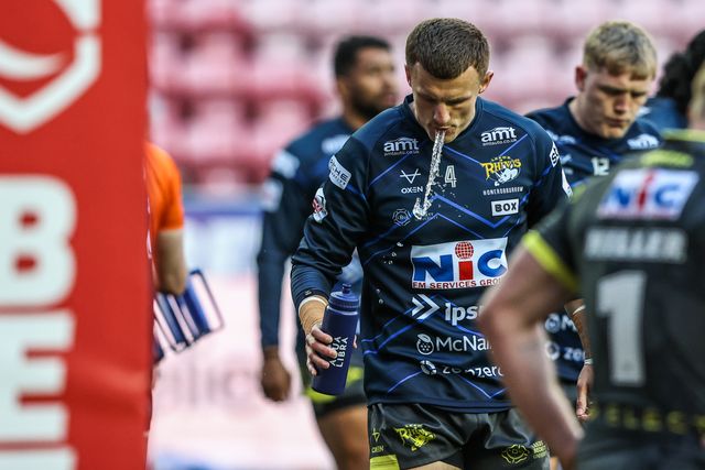 Ash Handley of Leeds Rhinos in the pre-game warm up during the Betfred Super League round 11 match Wigan Warriors vs Leeds Rhinos at The Brick Community Stadium, Wigan, United Kingdom on 15 May 2026

(Photo by Alfie Cosgrove/News Images)