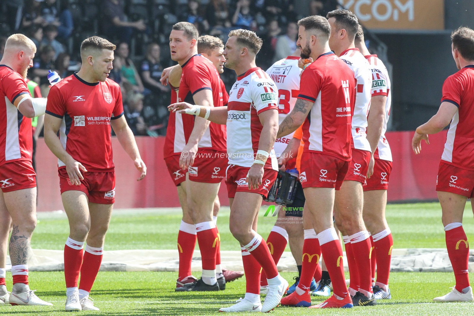 19th April 2019 , KCOM Stadium, Hull, England; Betfred Super League, Round 11, Hull FC vs HULL KR; 


Credit: David Greaves/News Images