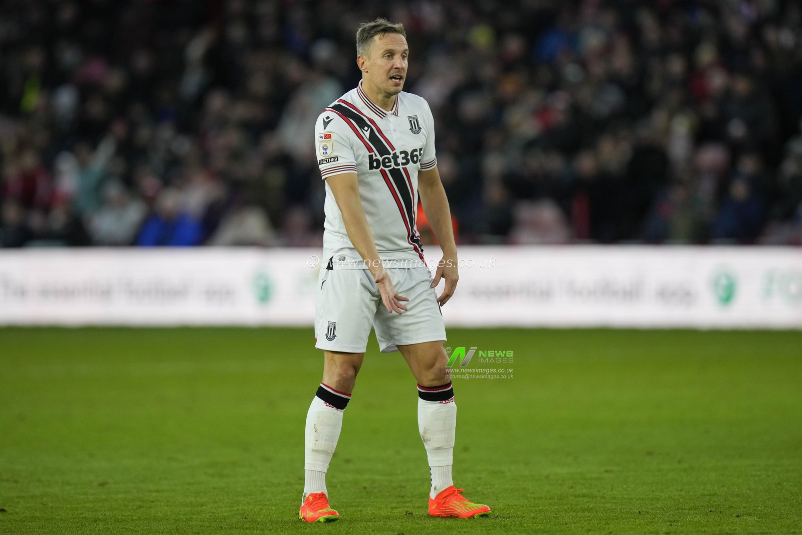Phil Jagielka #6 of Stoke City during the Sky Bet Championship match Sheffield United vs Stoke City at Bramall Lane, Sheffield, United Kingdom, 14th January 2023

(Photo by Steve Flynn/News Images)